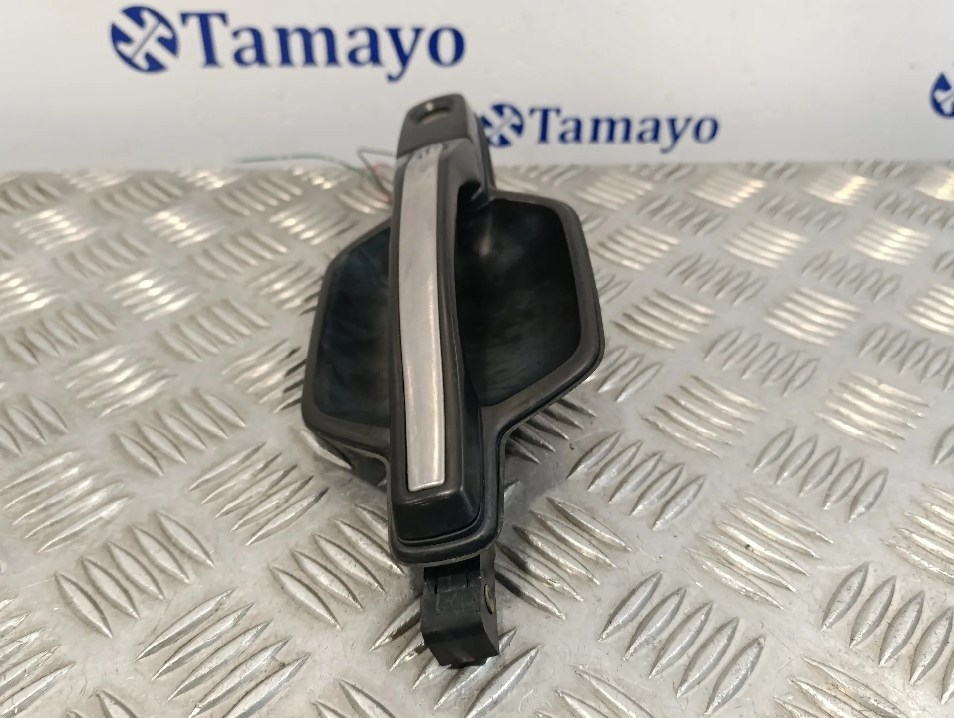 Maneta Exterior Delantera Derecha para Mitsubishi Montero (V60/V70)