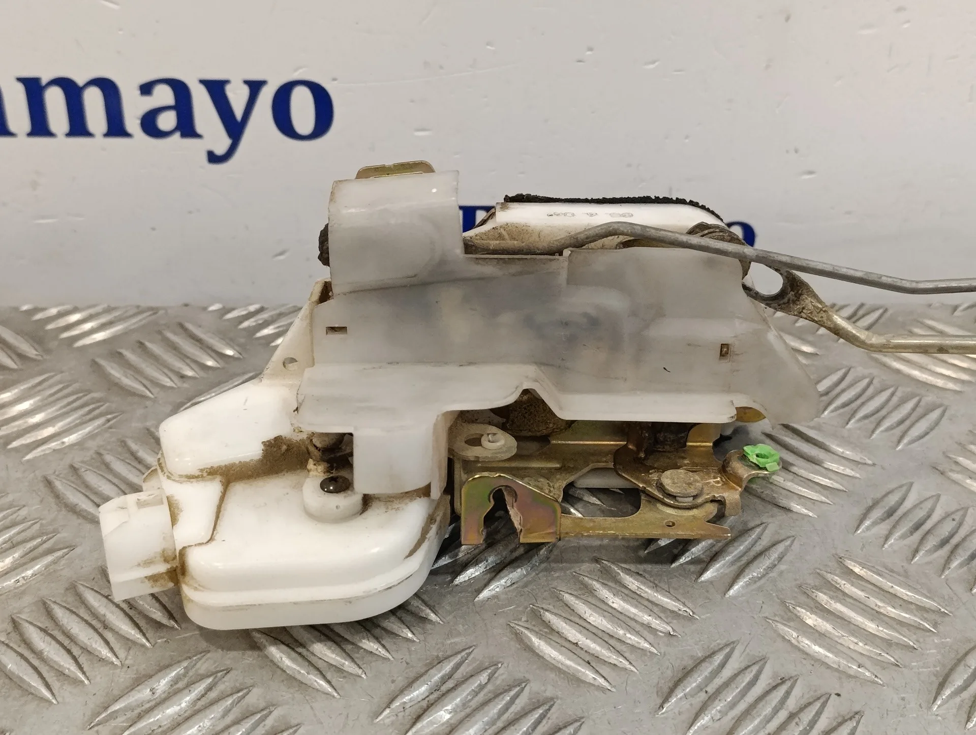 Cerradura Puerta Delantera Derecha para Mitsubishi Montero (V60/V70)