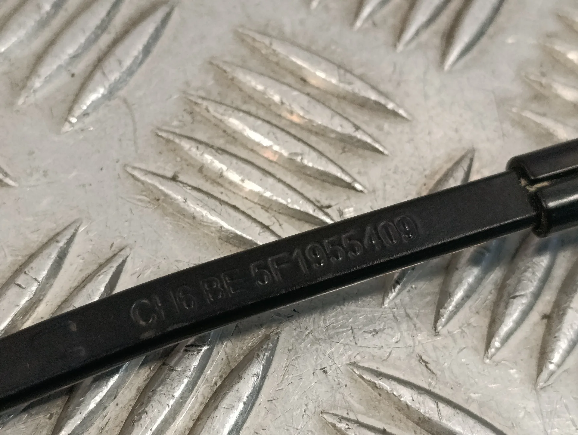 Brazo Limpia Delantero Izquierdo para Seat Leon (5F1)