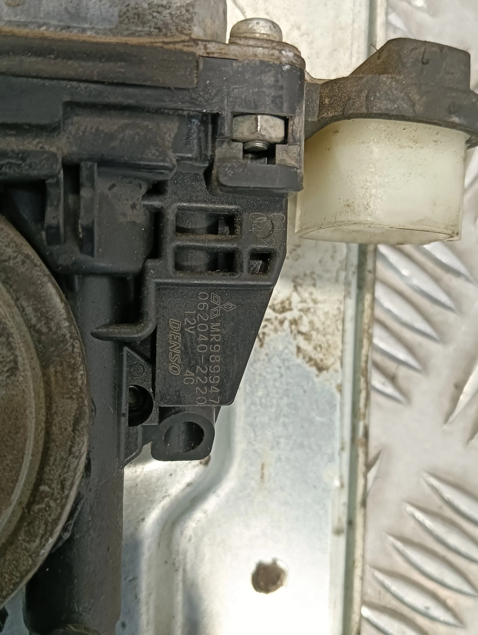Elevalunas Delantero Derecho para Mitsubishi Montero (V60/V70)