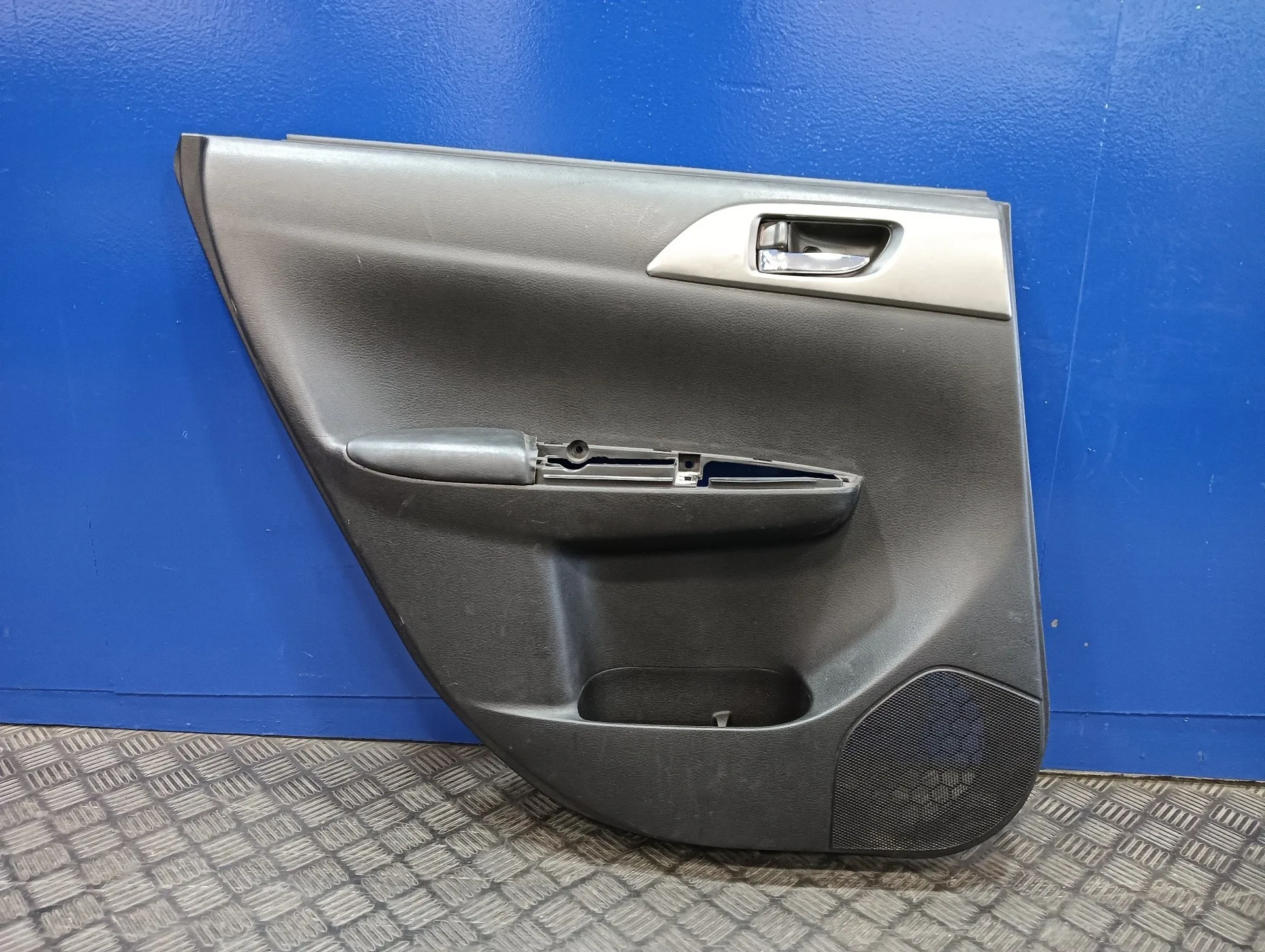 Guarnecido Puerta Trasera Izquierda para Subaru Impreza G12