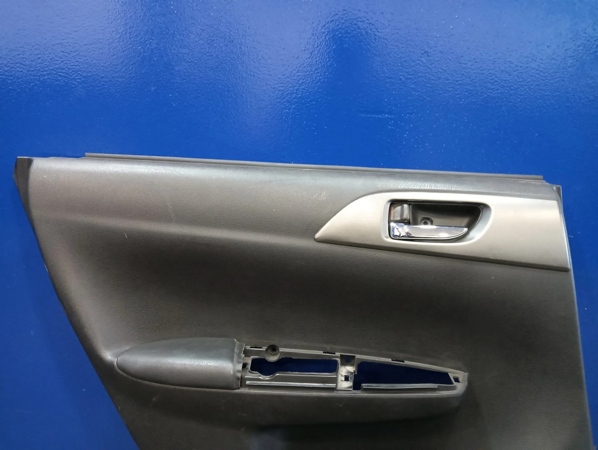 Guarnecido Puerta Trasera Izquierda para Subaru Impreza G12