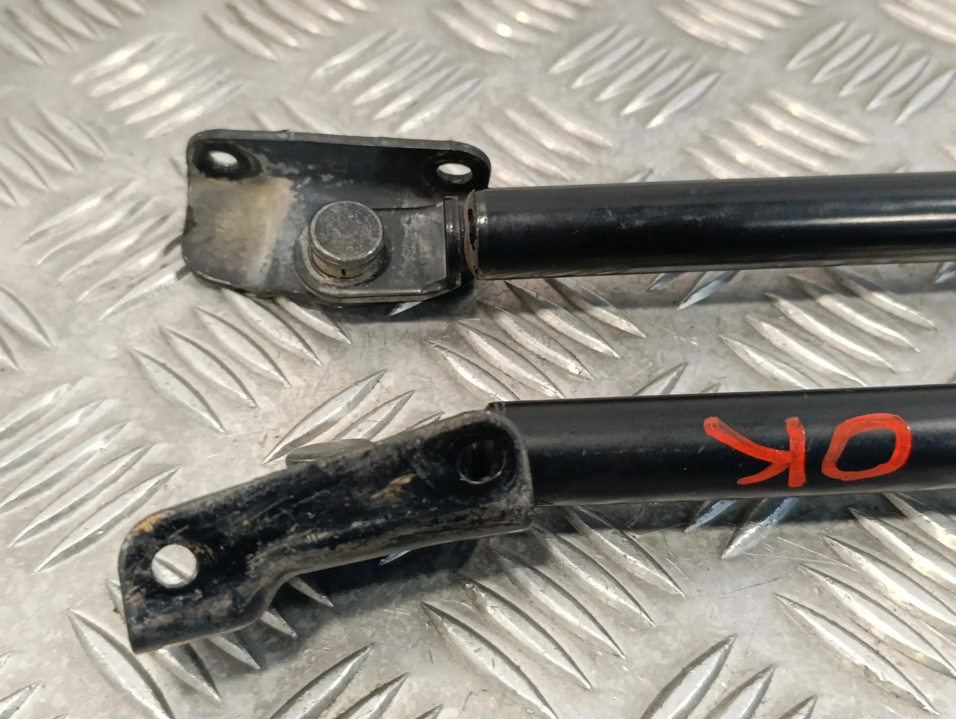 Amortiguadores Maletero / Porton para Subaru Impreza G12