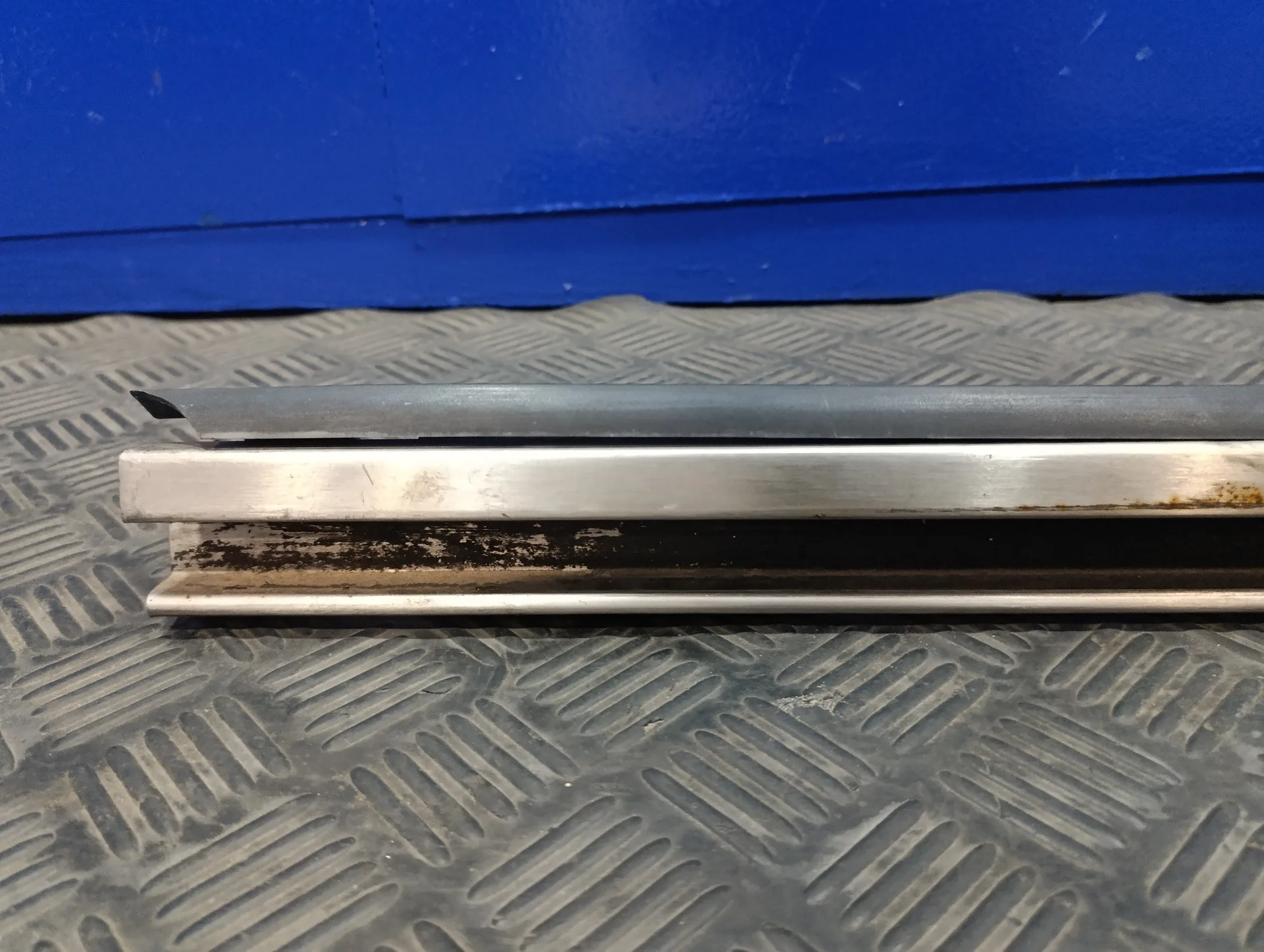Soporte / Guia Puerta Corredera para Iveco 35S13