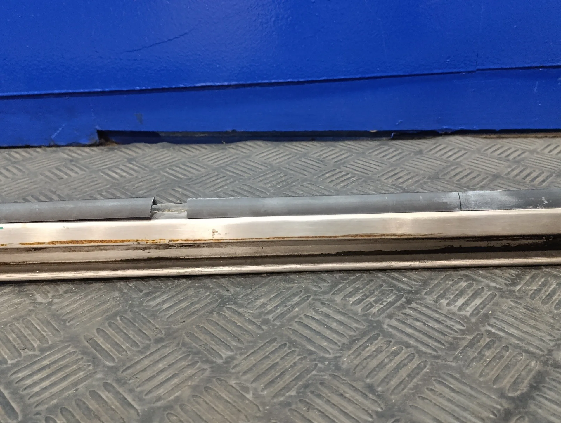 Soporte / Guia Puerta Corredera para Iveco 35S13
