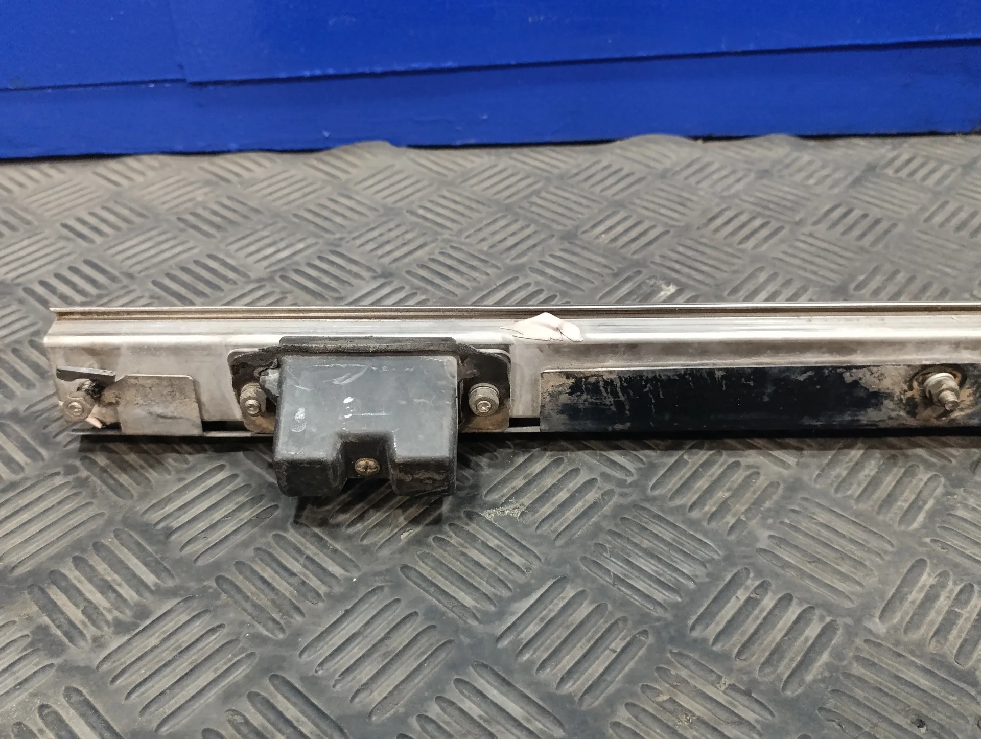 Soporte / Guia Puerta Corredera para Iveco 35S13
