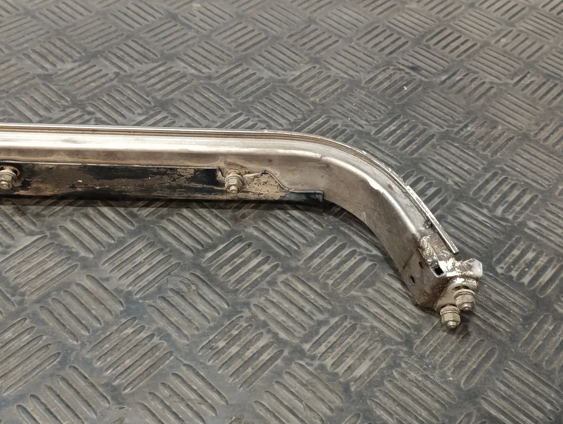 Soporte / Guia Puerta Corredera para Iveco 35S13