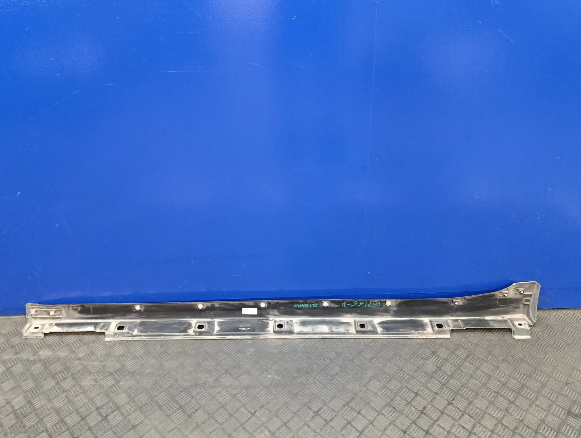 Talonera Derecha para Subaru Xv (G5)