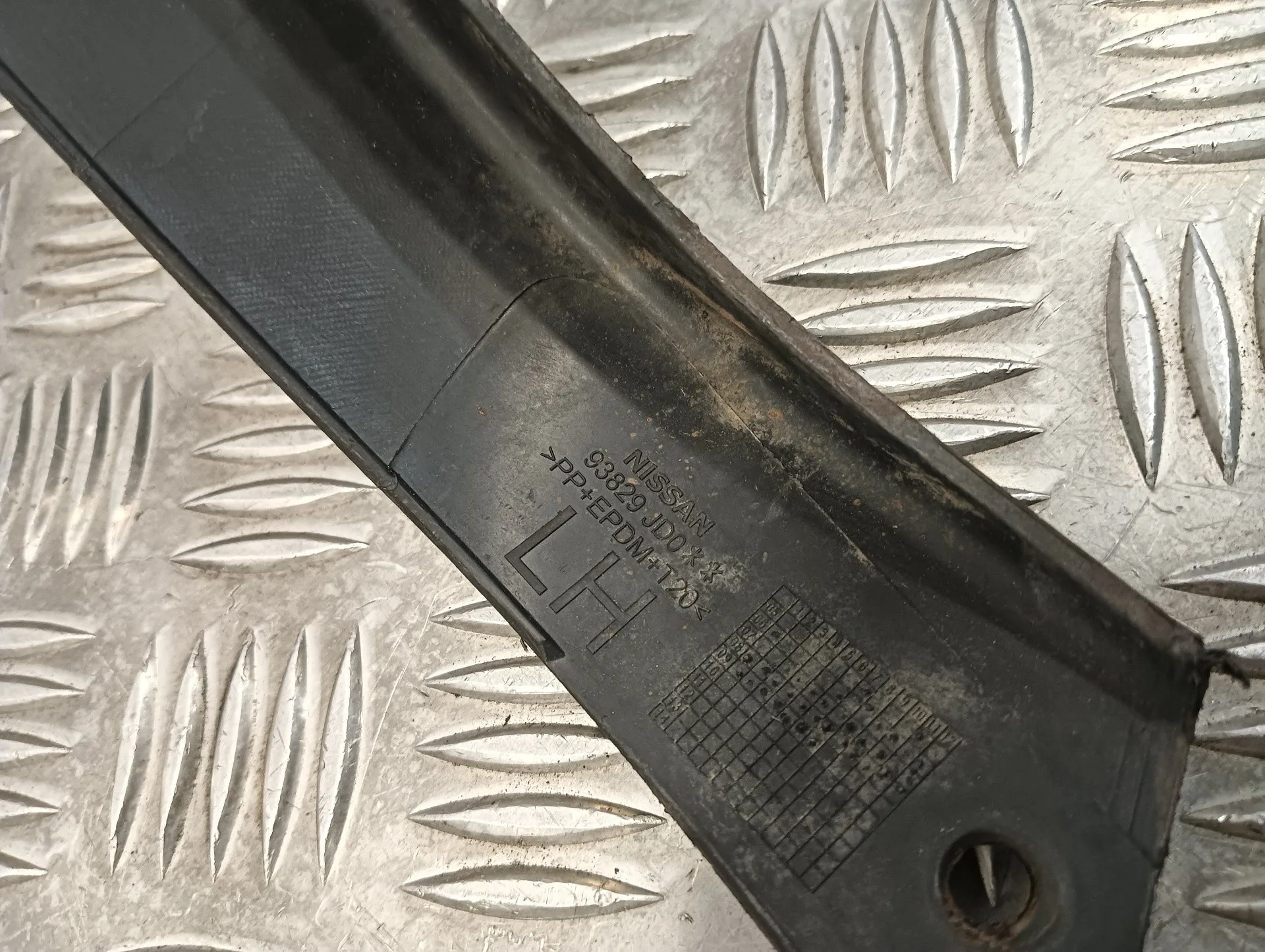 Aletin Trasero Izquierdo para Nissan Qashqai (J10)