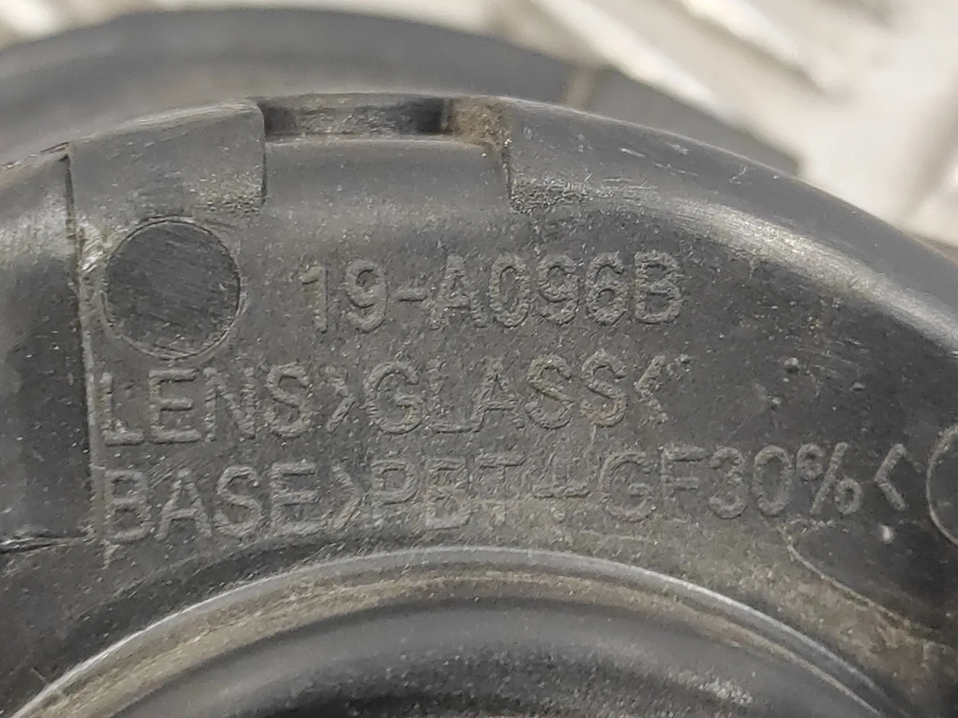 Faro Antiniebla Izquierdo para Renault Clio Iii