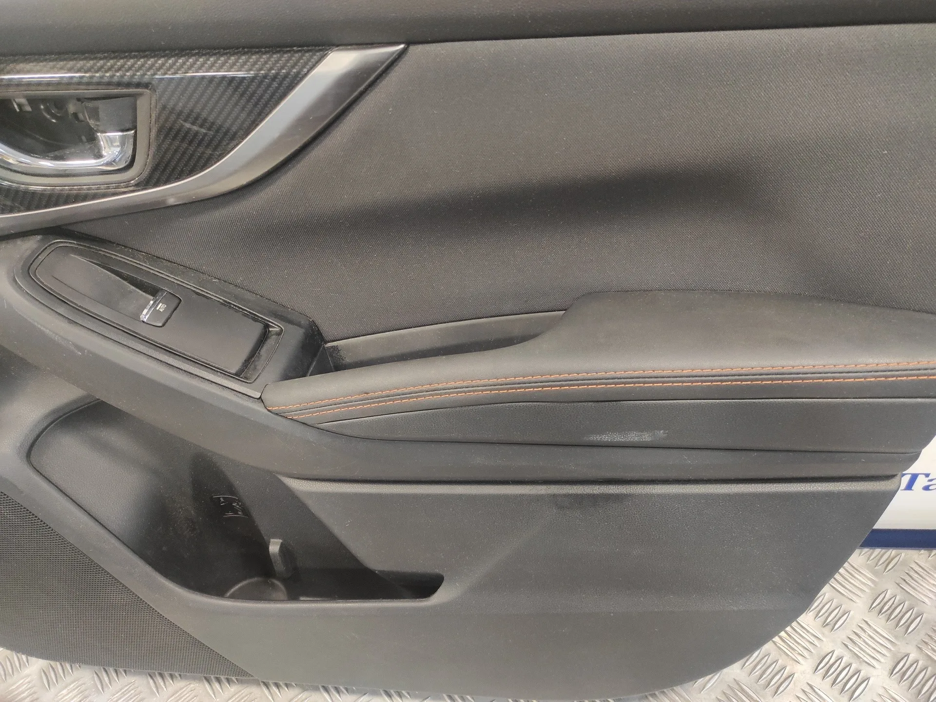 Guarnecido Puerta Delantera Derecha para Subaru Xv (G5)