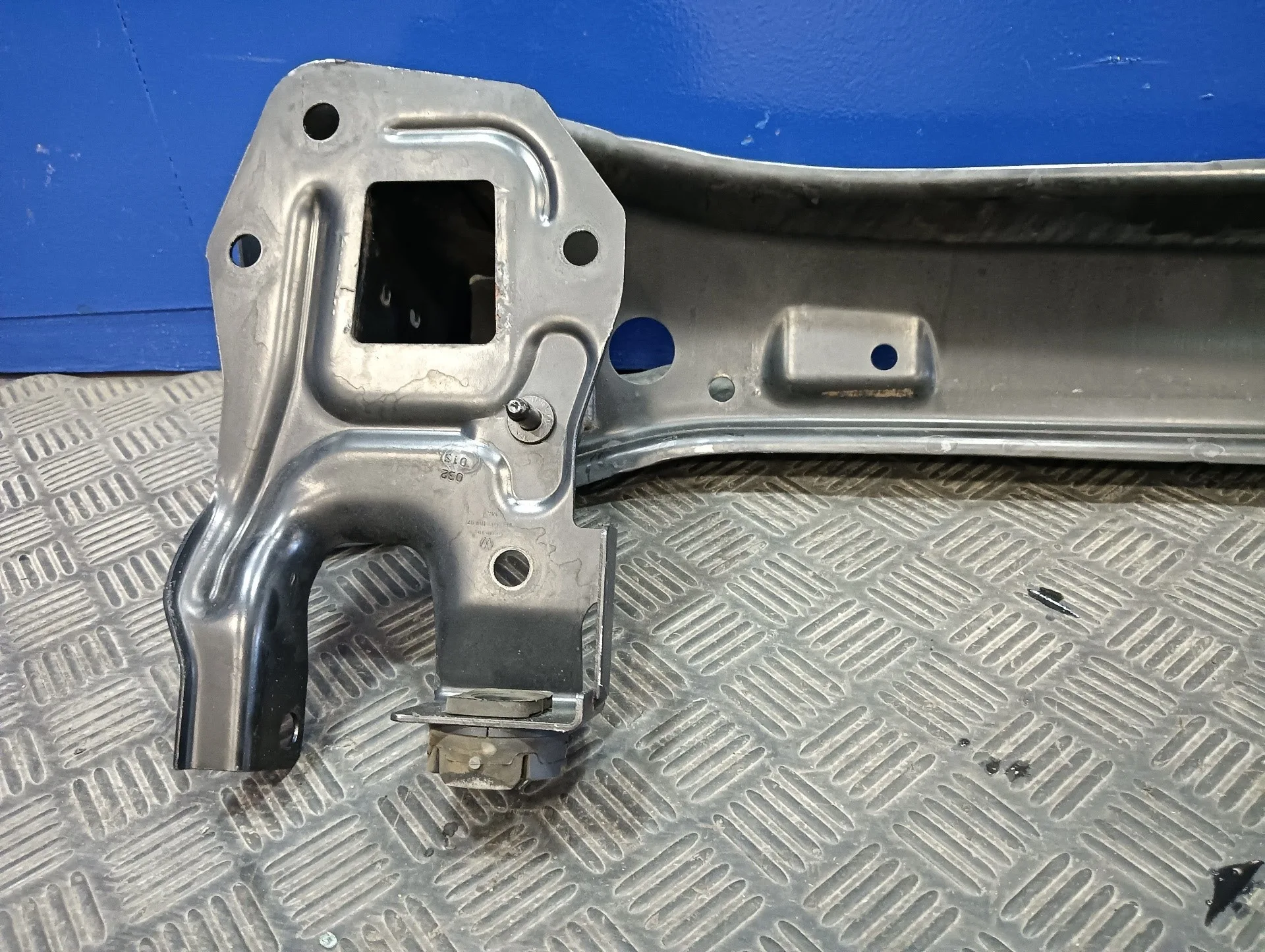 Refuerzo Paragolpes Delantero para Volkswagen T5 Transporter (7E)