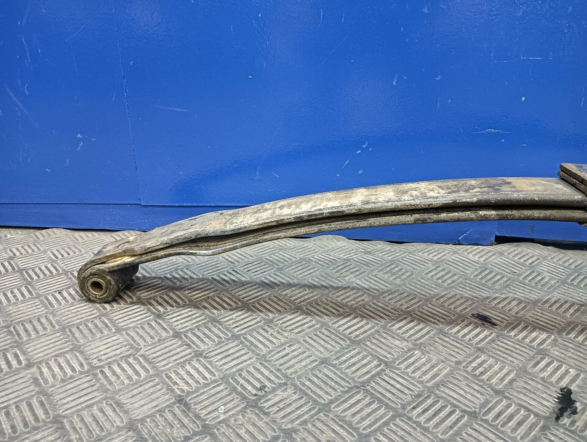 Ballesta Delantera para Nissan Trade 100