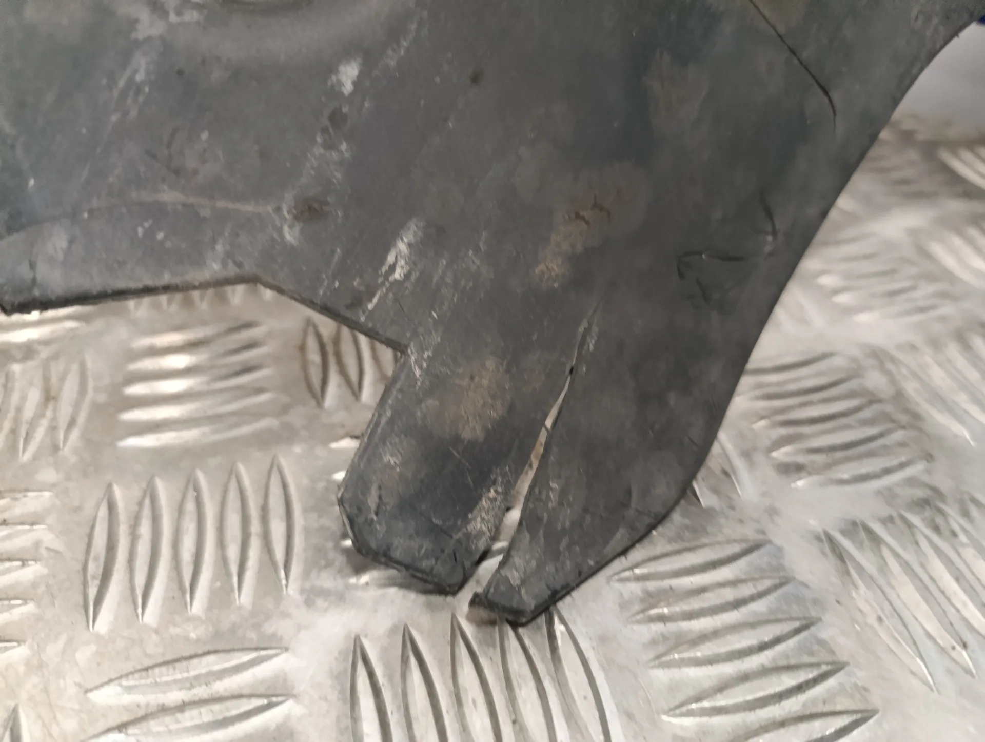 Plastico Paso Rueda Trasero Izquierdo para Peugeot 308
