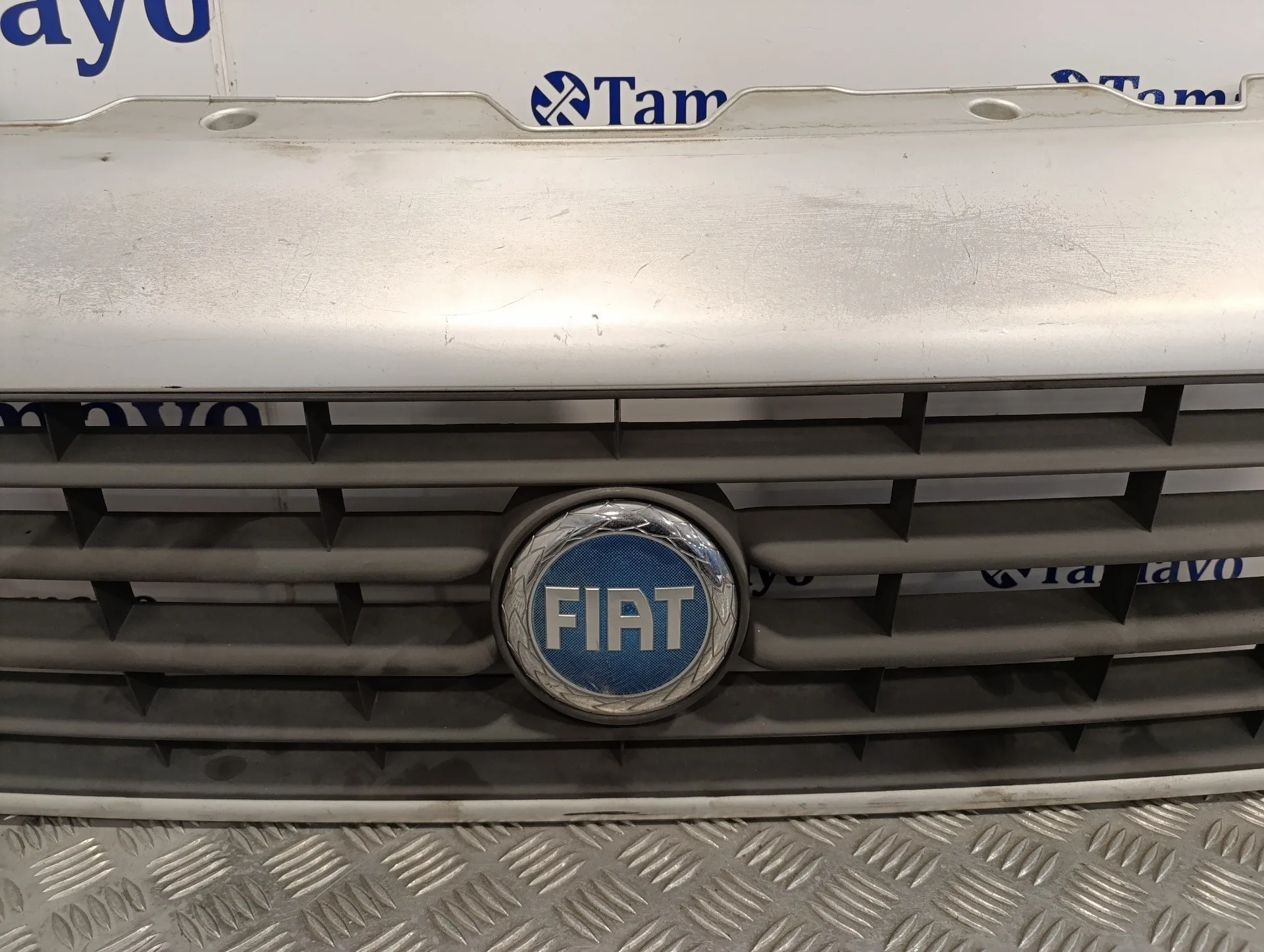 Rejilla Delantera para Fiat Ducato Caja Abeirta 33 (06.2006 =>)