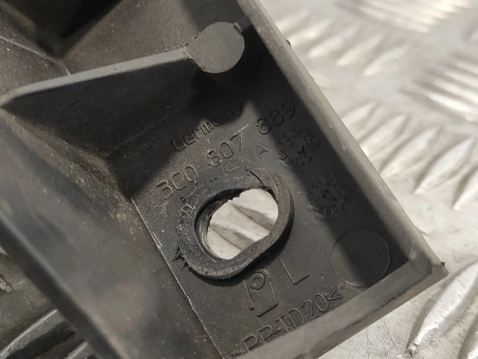 Soporte Faro Izquierdo para Volkswagen Passat Variant (3C5)