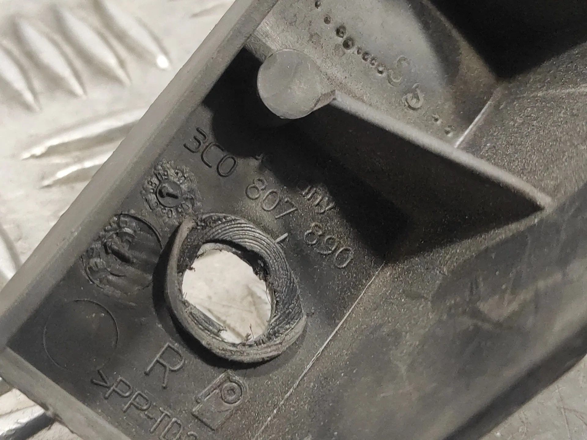 Soporte Faro Derecho para Volkswagen Passat Variant (3C5)
