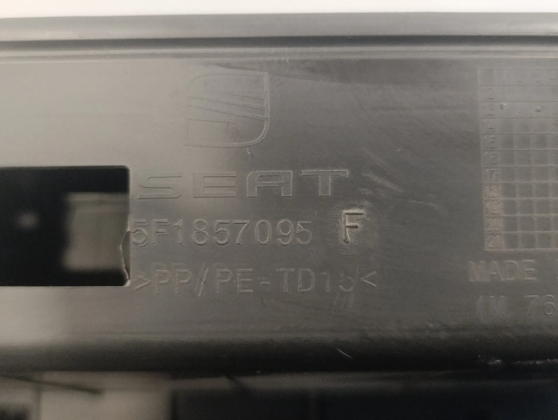Guantera para Seat Leon (5F1)