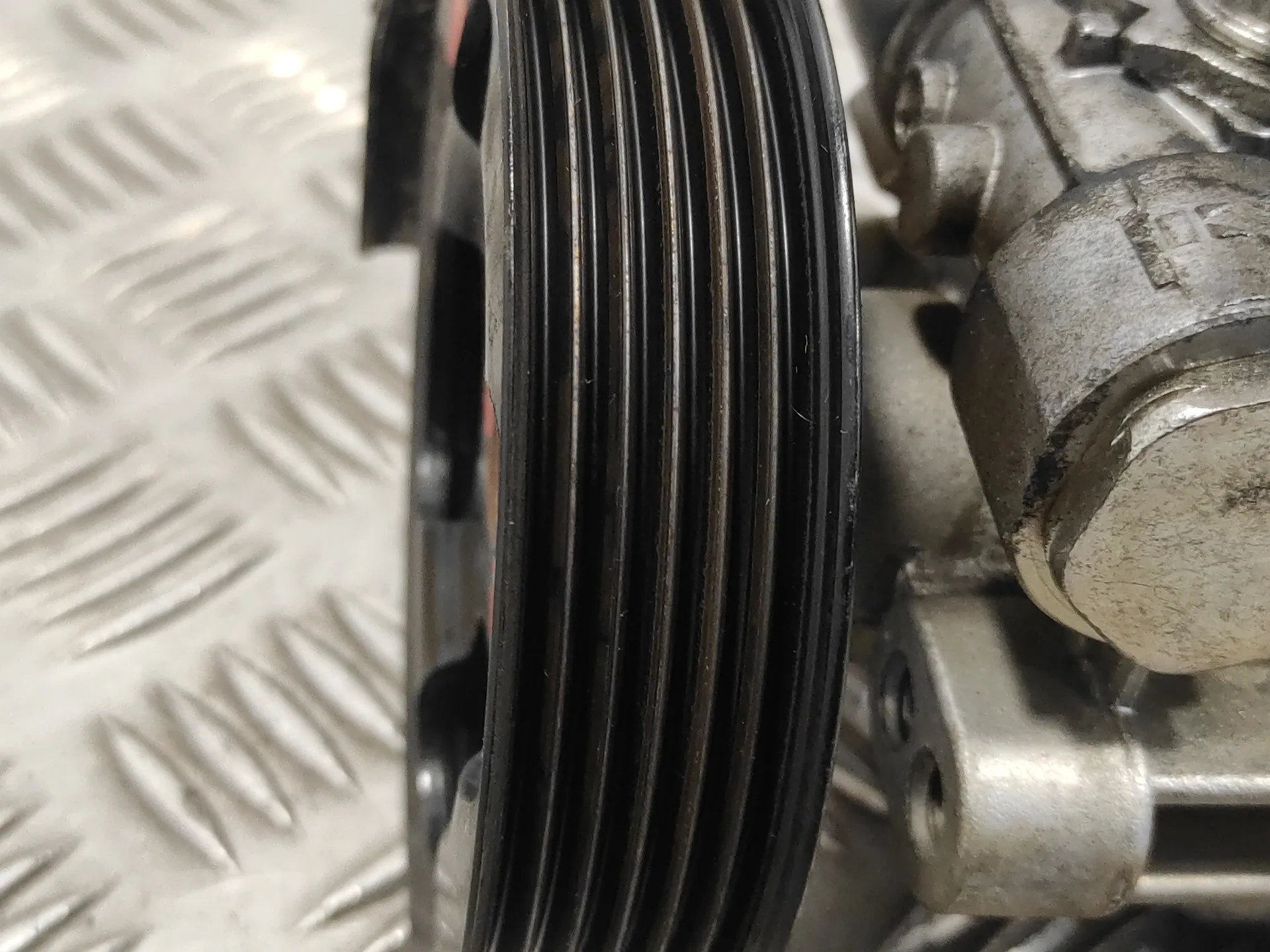 Bomba Direccion para Mitsubishi Grandis (Na0W)
