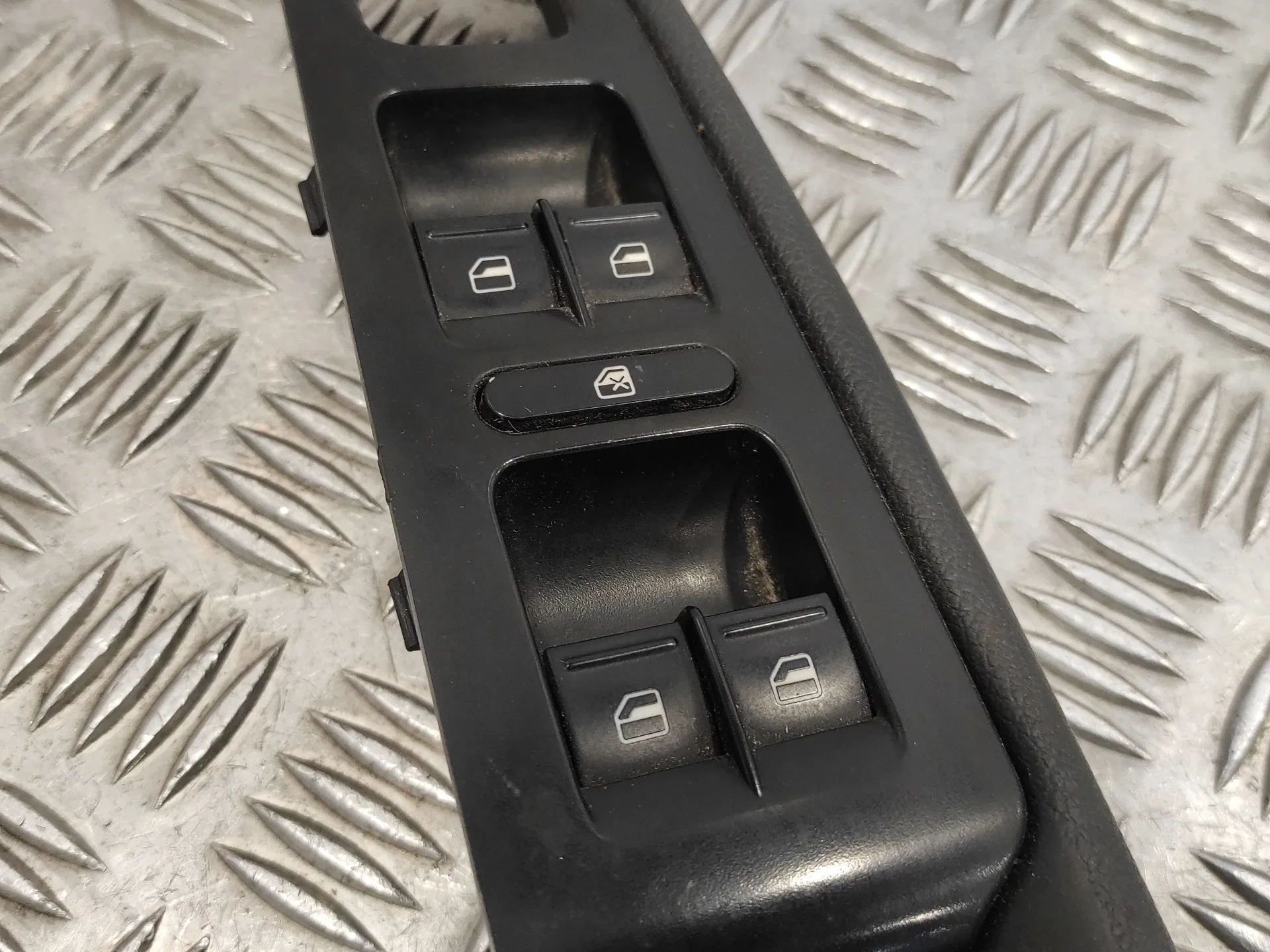 Mando Elevalunas Delantero Izquierdo para Skoda Suberb (3T4)
