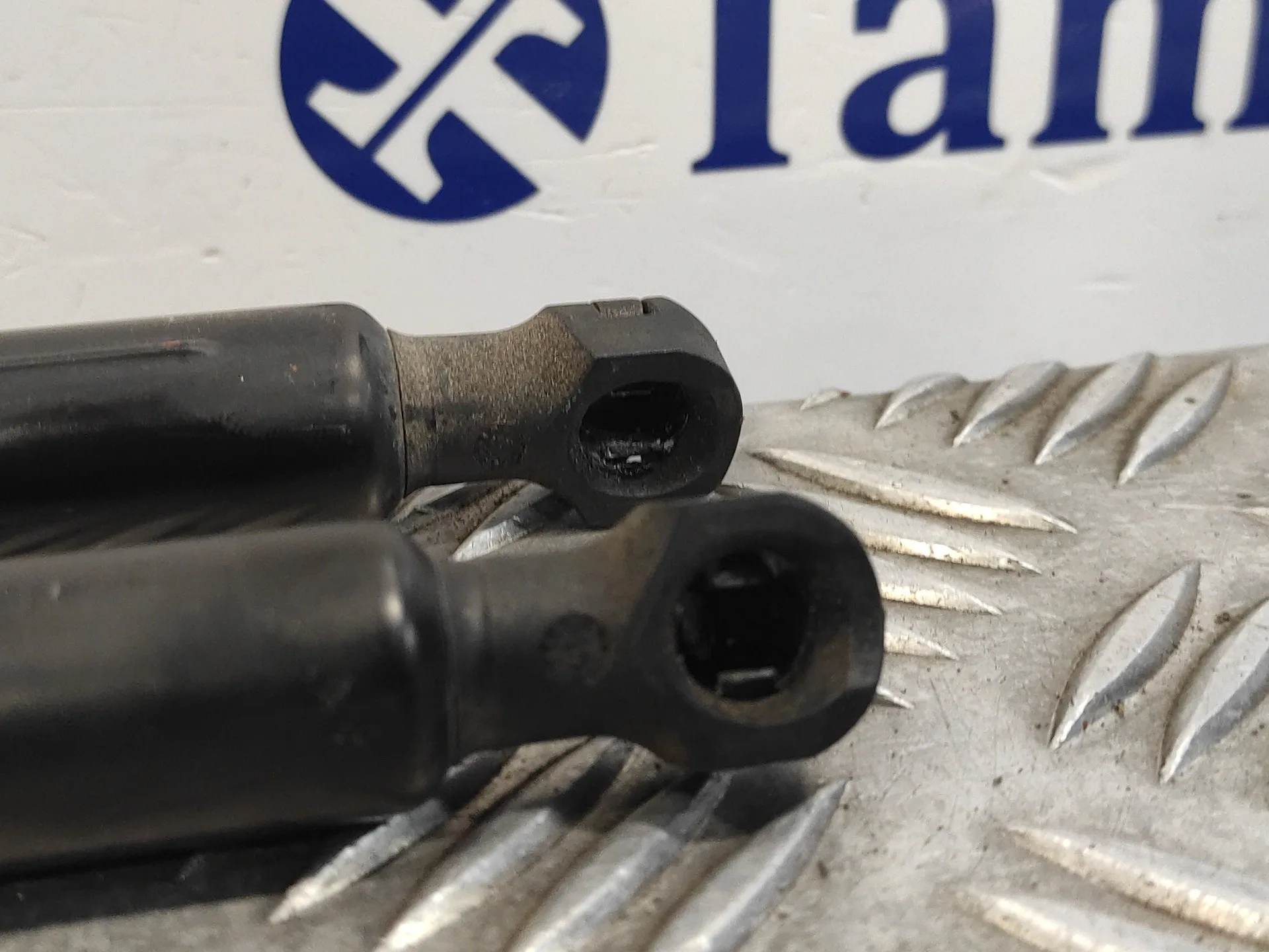 Amortiguadores Maletero / Porton para Renault Clio Iv