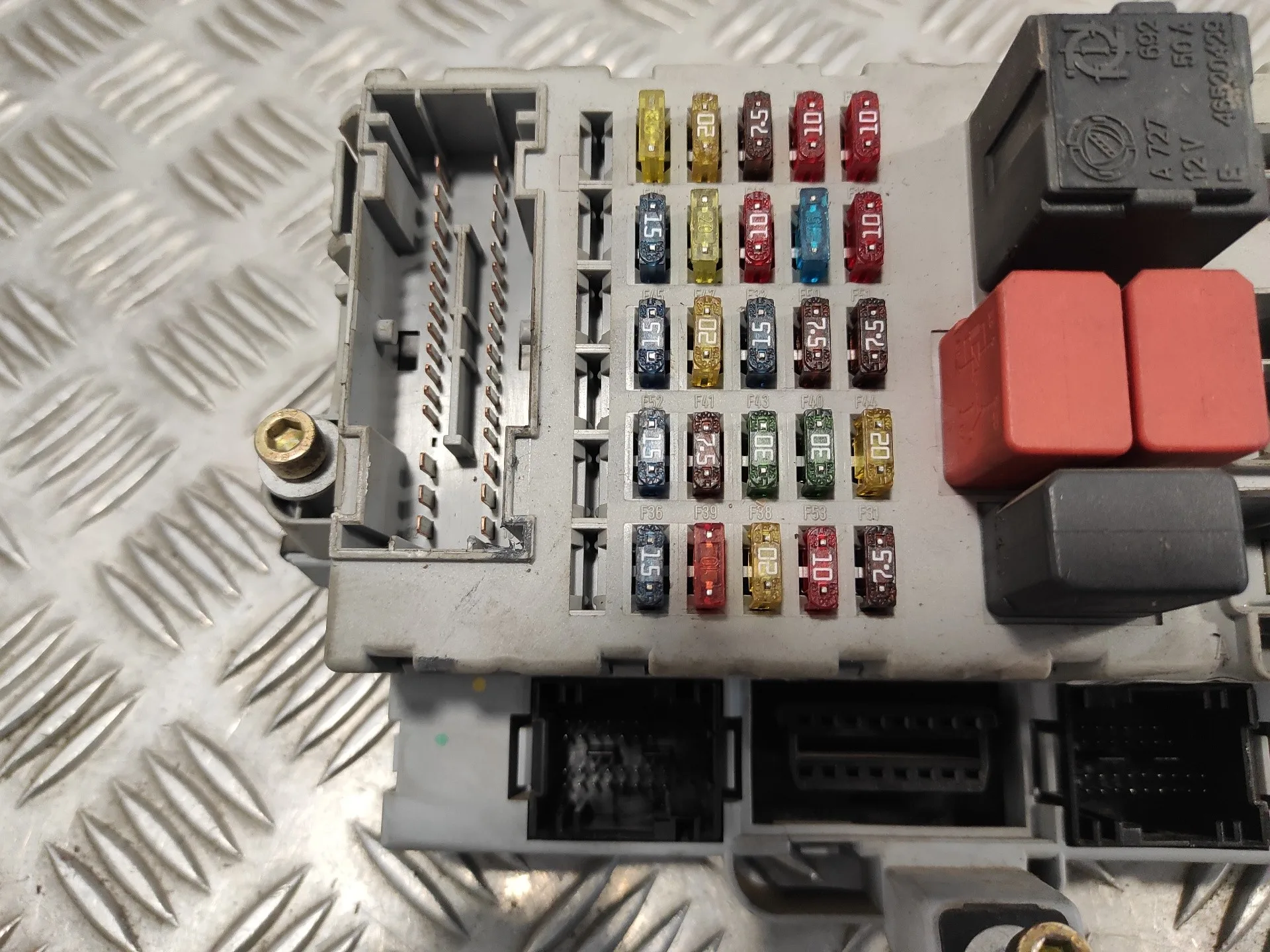 Caja Reles / Fusibles para Fiat Punto Berlina (188)