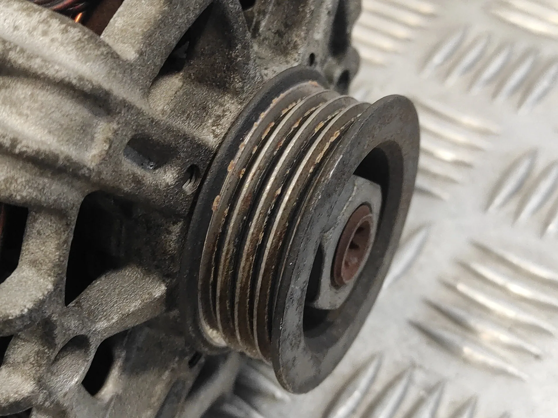 Alternador para Nissan Micra (K12E)