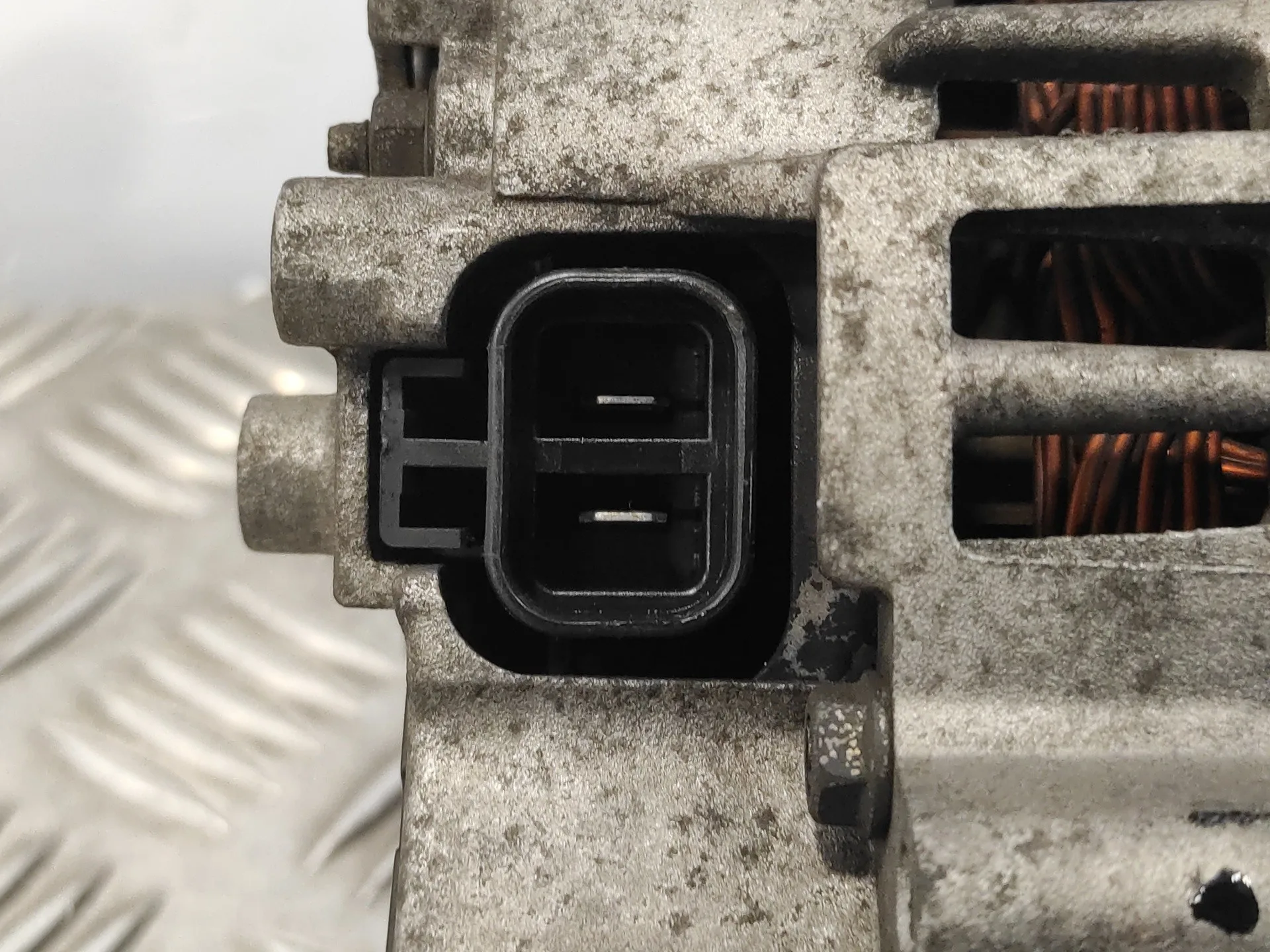 Alternador para Nissan Almera (N16/E)