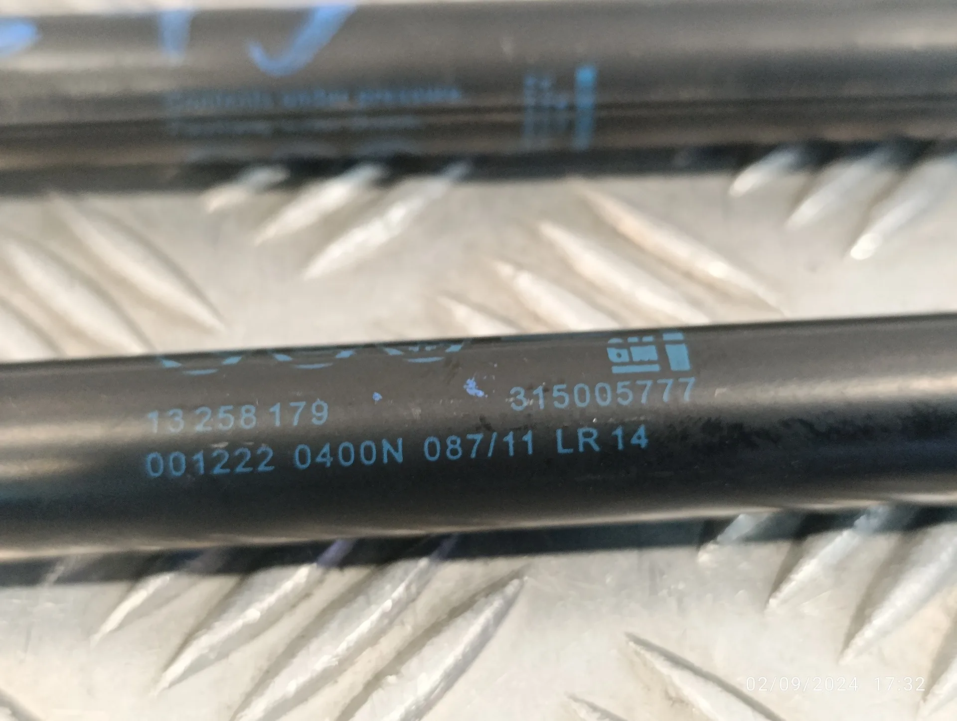 Amortiguadores Maletero / Porton para Opel Astra J Lim.