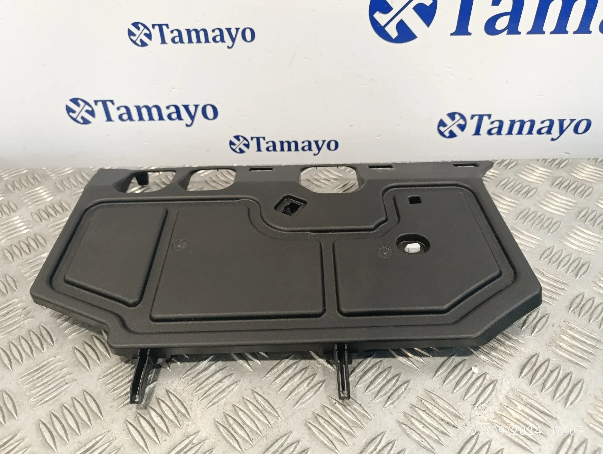 Moldura para Toyota Rav 4 V (_A5_, _H5_)