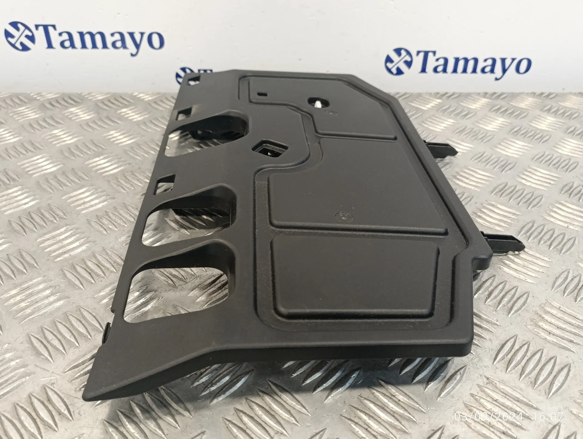 Moldura para Toyota Rav 4 V (_A5_, _H5_)