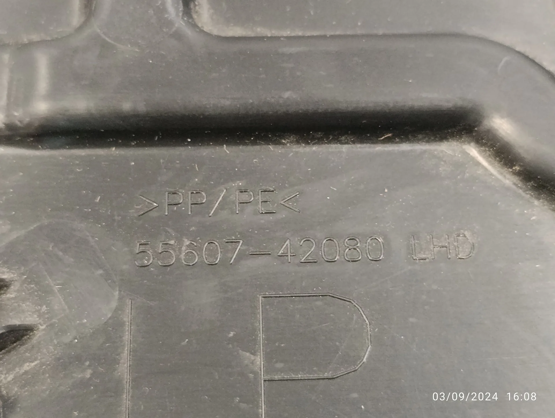 Moldura para Toyota Rav 4 V (_A5_, _H5_)