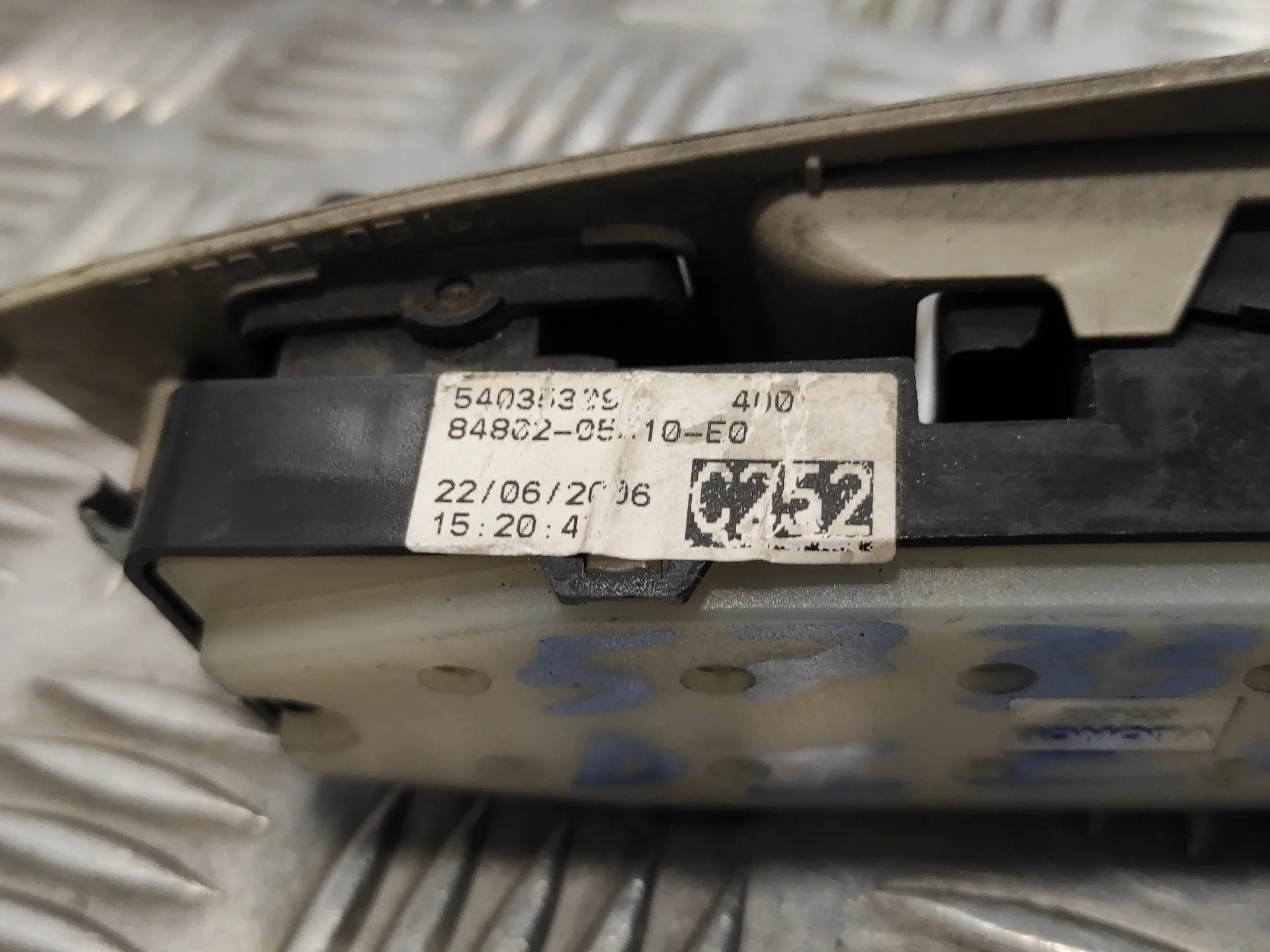 Mando Elevalunas Delantero Izquierdo para Toyota Avensis Berlina (T25)