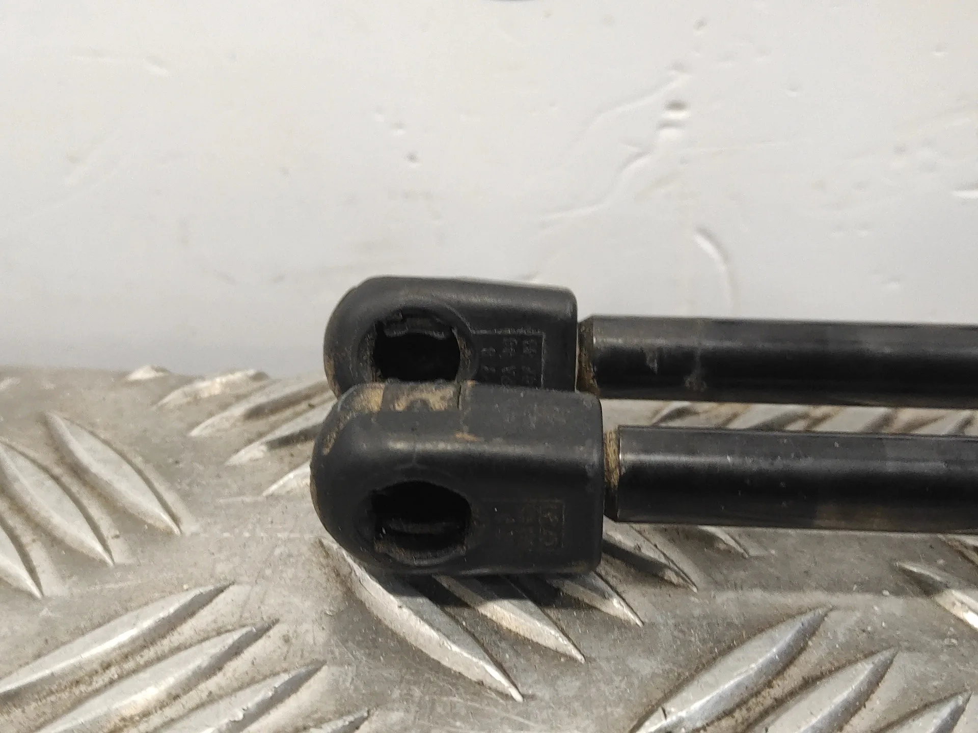 Amortiguadores Maletero / Porton para Toyota Rav 4 V (_A5_, _H5_)