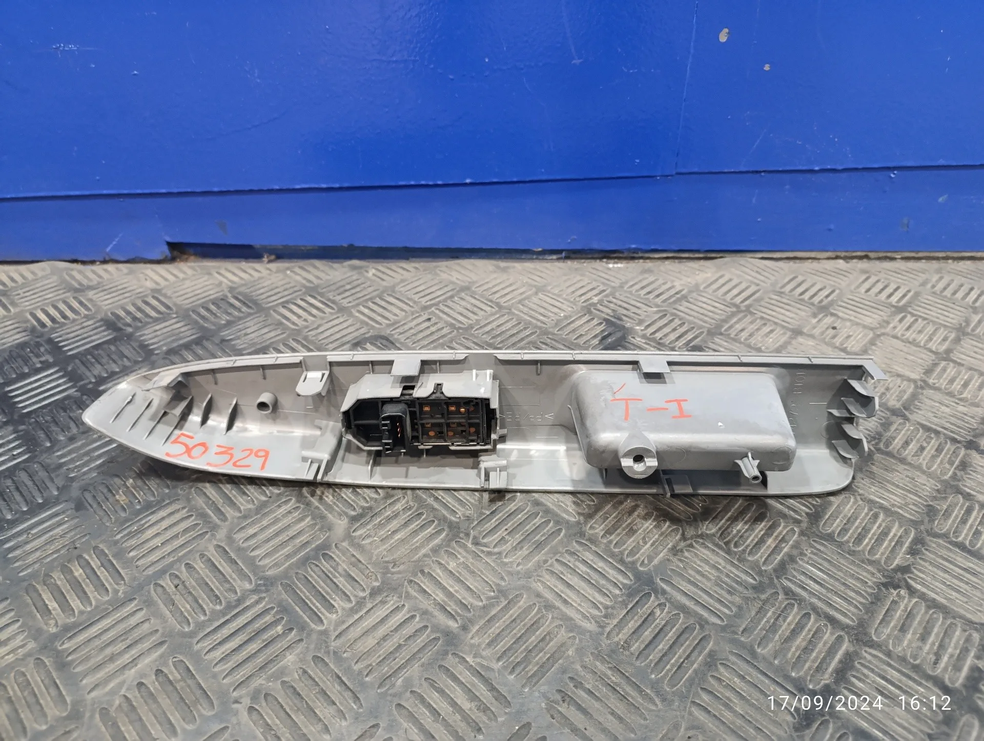 Mando Elevalunas Trasero Izquierdo para Subaru Justy J13