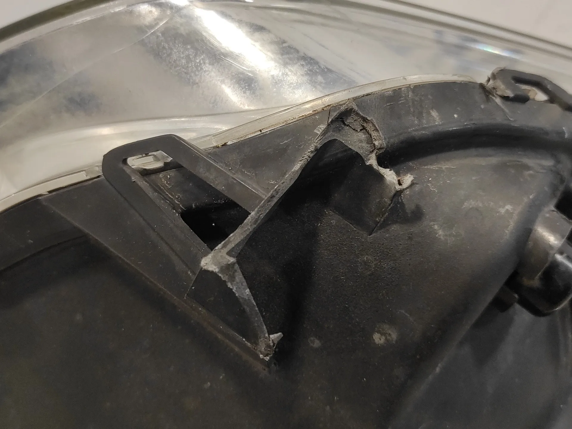 Faro Izquierdo para Suzuki Swift Berlina (Mz)