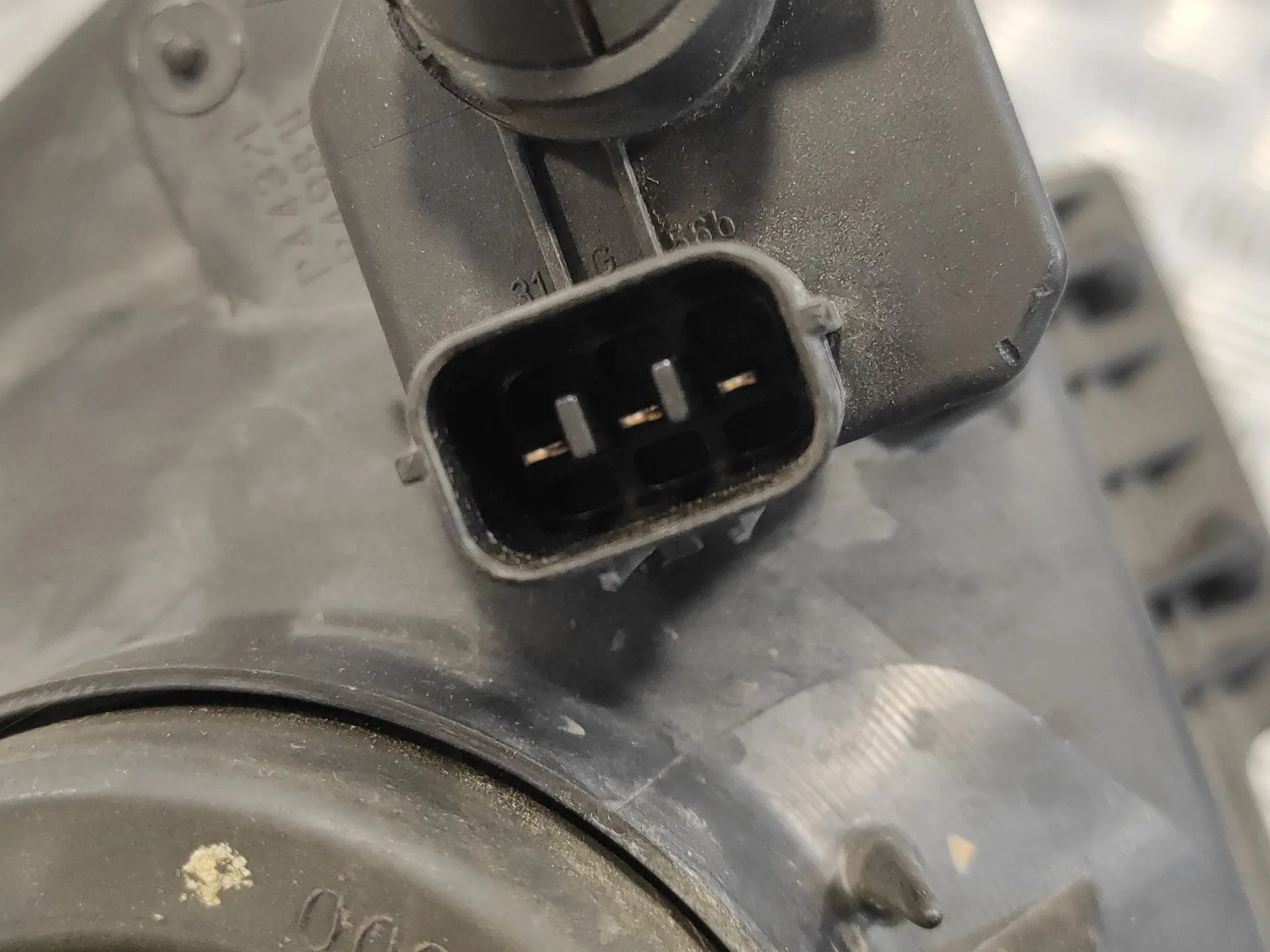 Faro Izquierdo para Suzuki Swift Berlina (Mz)