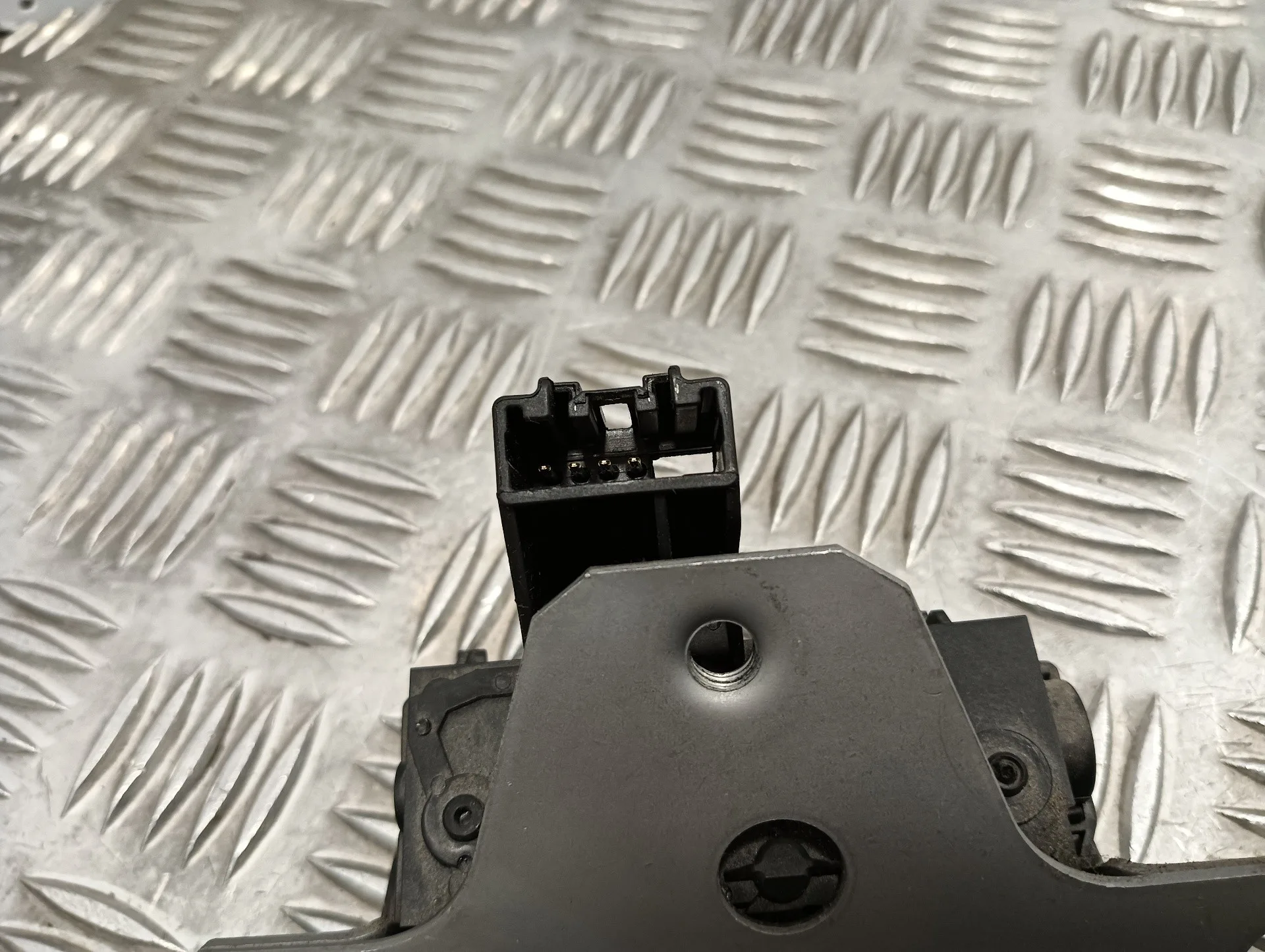 Cerradura Maletero / Porton para Ford Focus Lim.