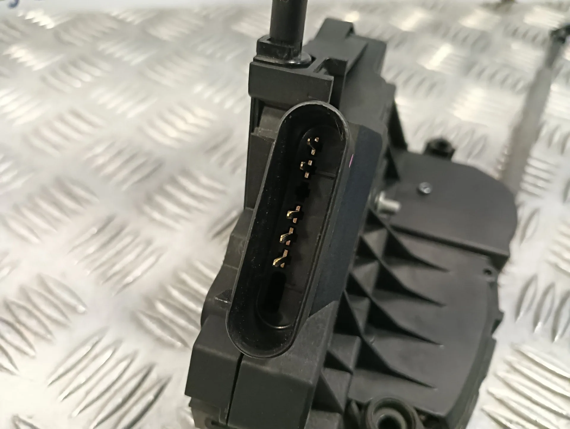 Cerradura Puerta Delantera Izquierda para Ford Focus Lim.