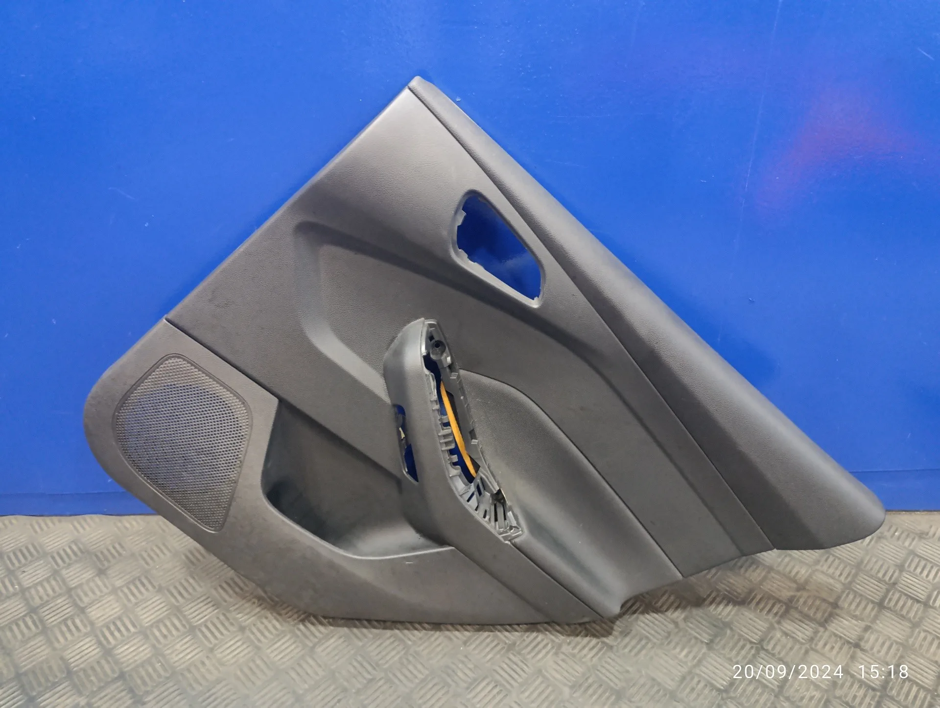 Guarnecido Puerta Trasera Derecha para Ford Focus Lim.