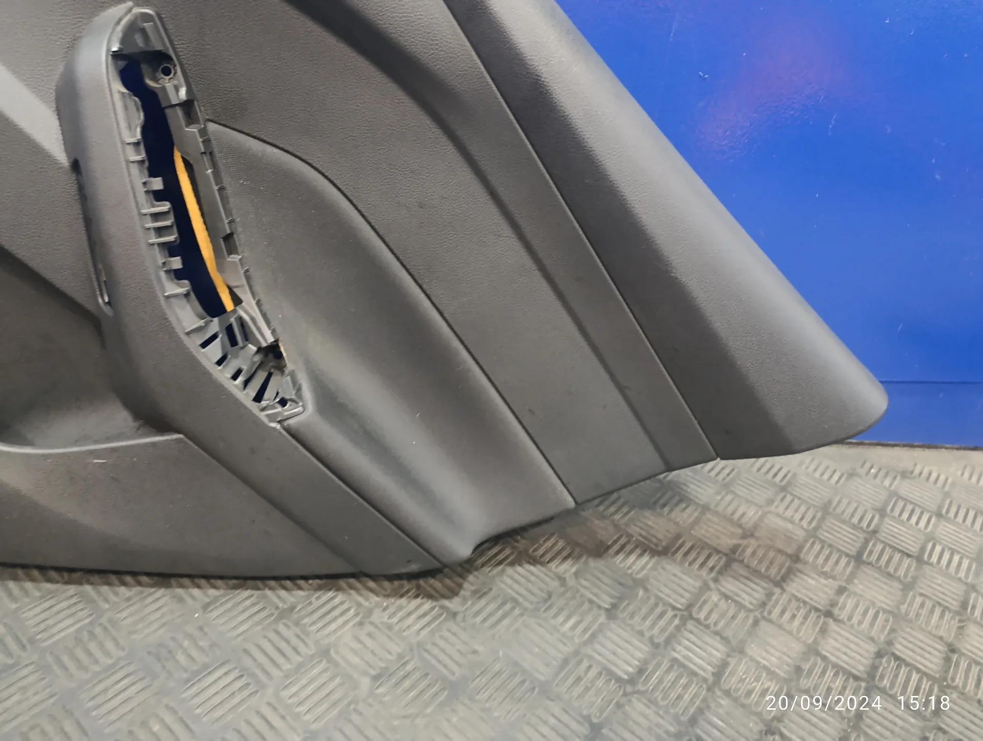 Guarnecido Puerta Trasera Derecha para Ford Focus Lim.