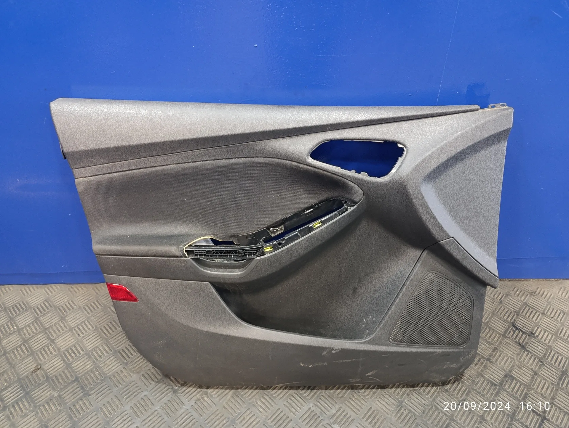 Guarnecido Puerta Delantera Izquierda para Ford Focus Lim.