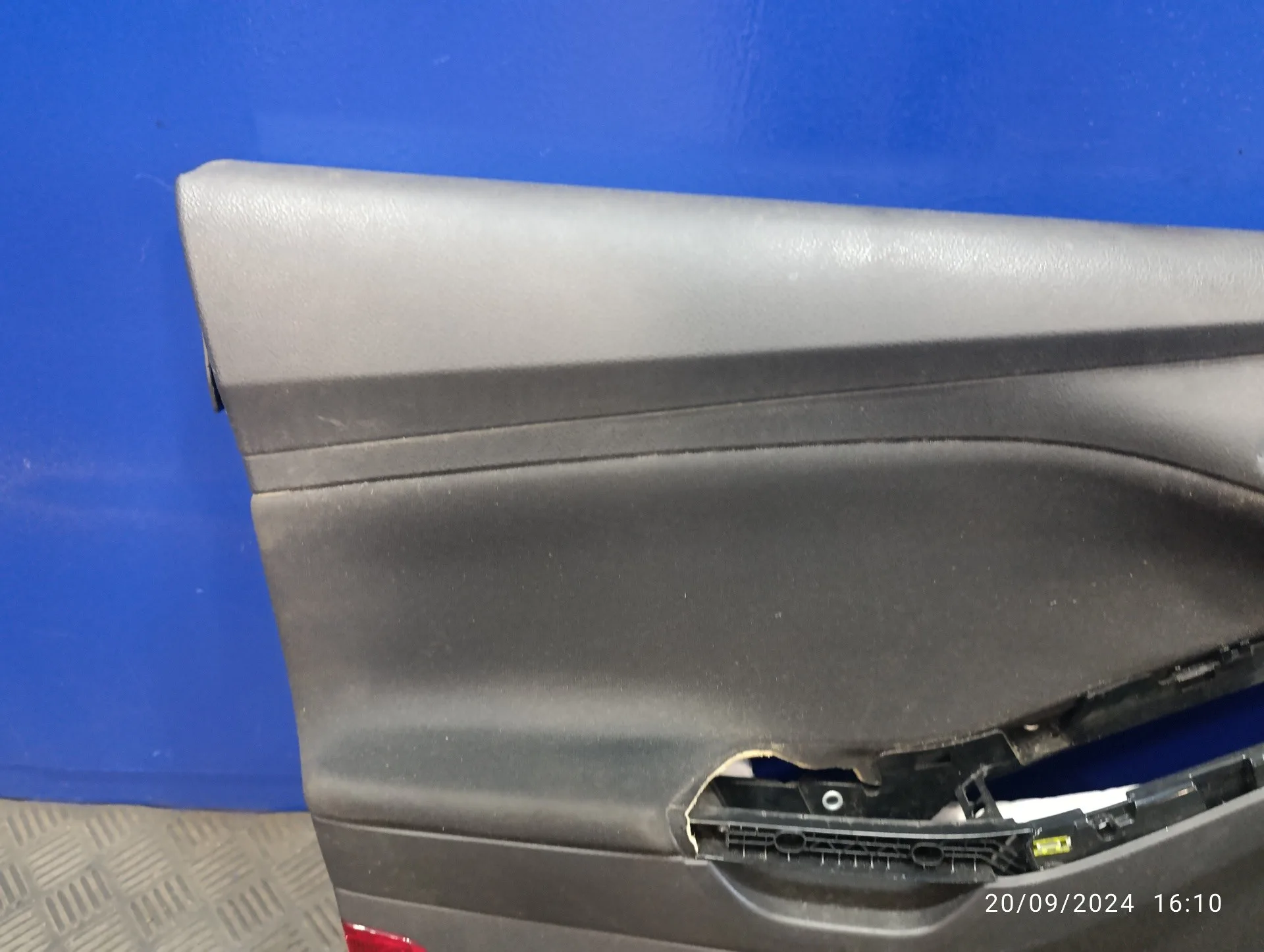 Guarnecido Puerta Delantera Izquierda para Ford Focus Lim.