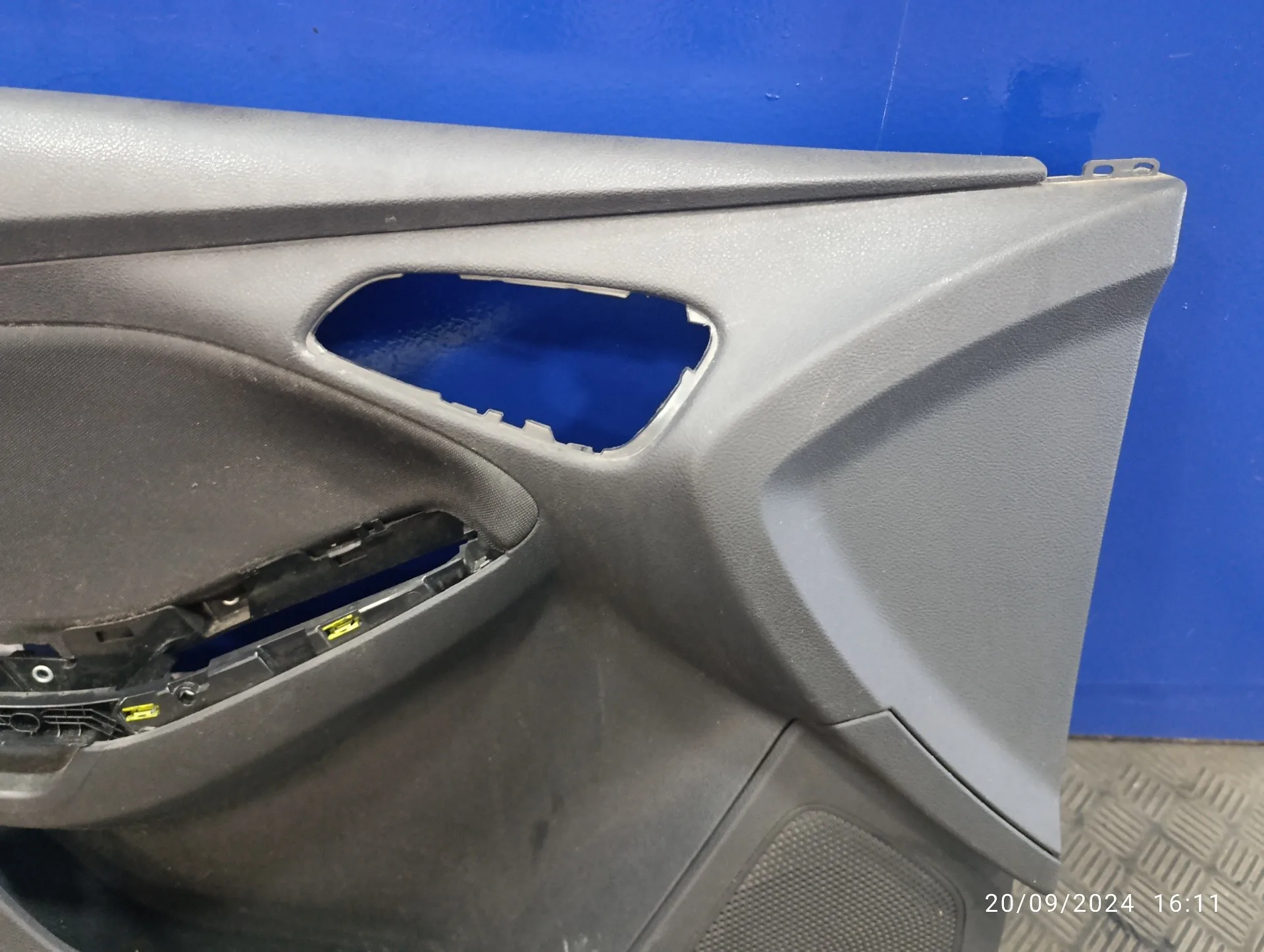 Guarnecido Puerta Delantera Izquierda para Ford Focus Lim.
