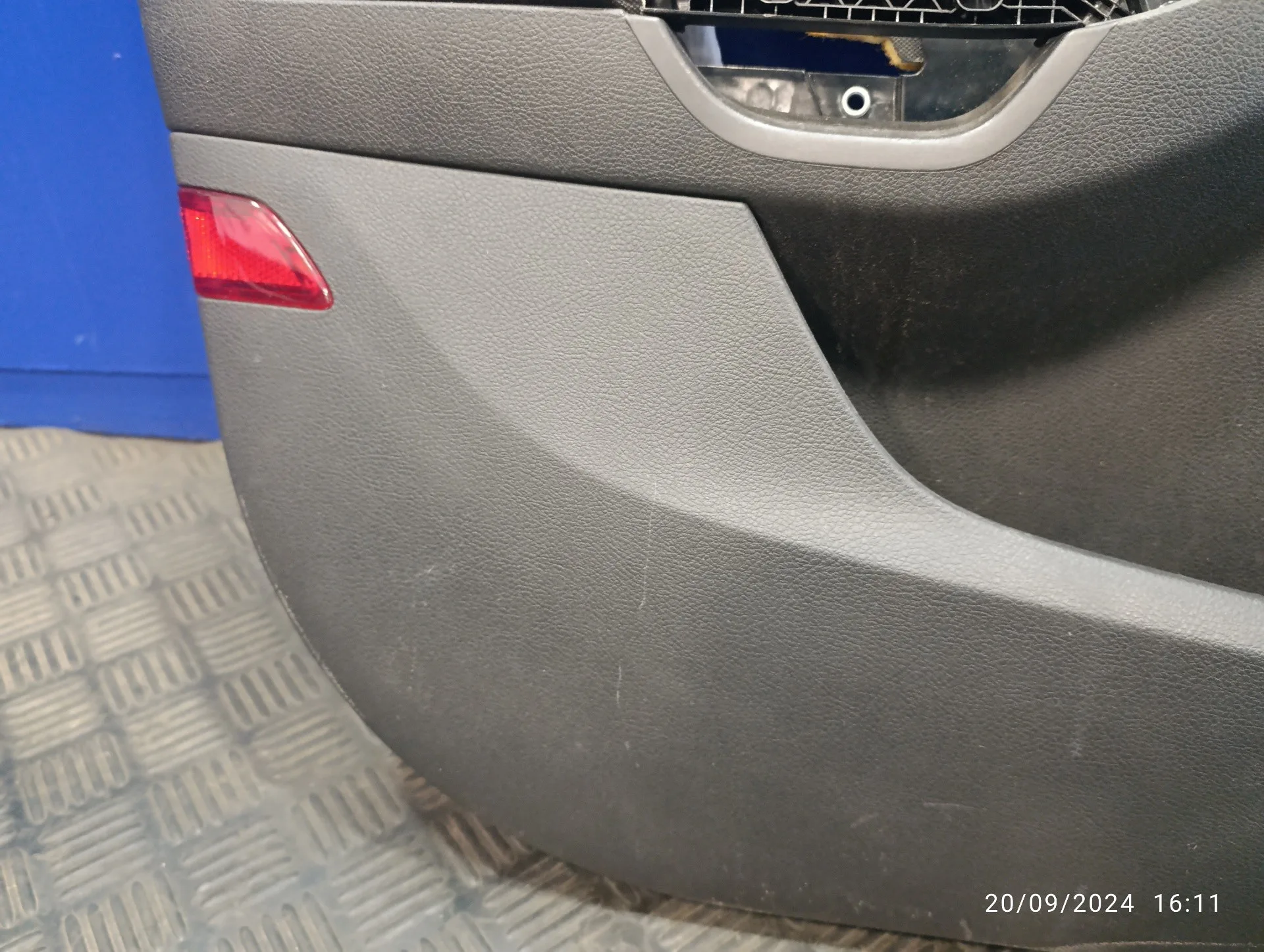 Guarnecido Puerta Delantera Izquierda para Ford Focus Lim.