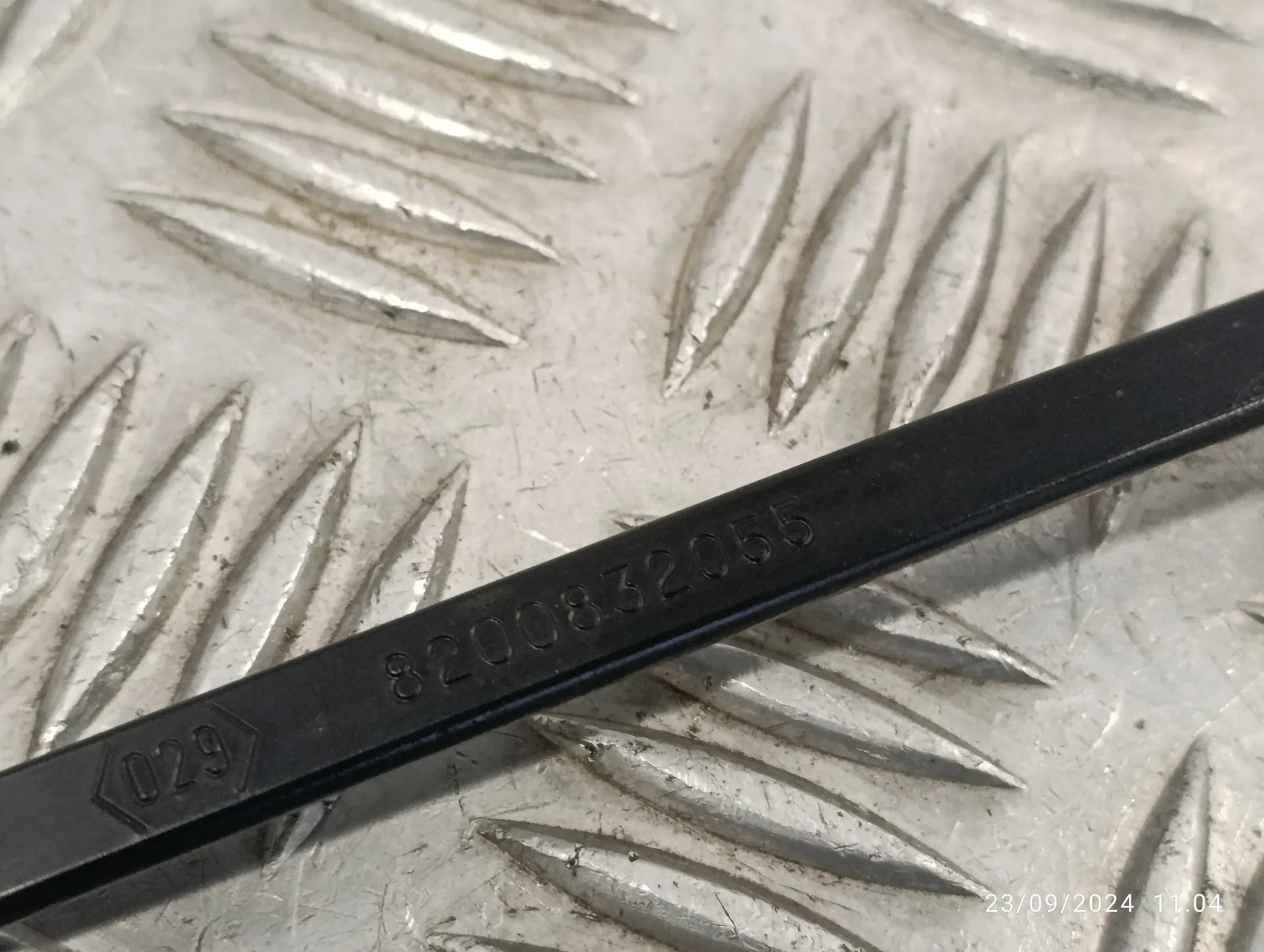 Brazo Limpia Delantero Izquierdo para Renault Clio Iii