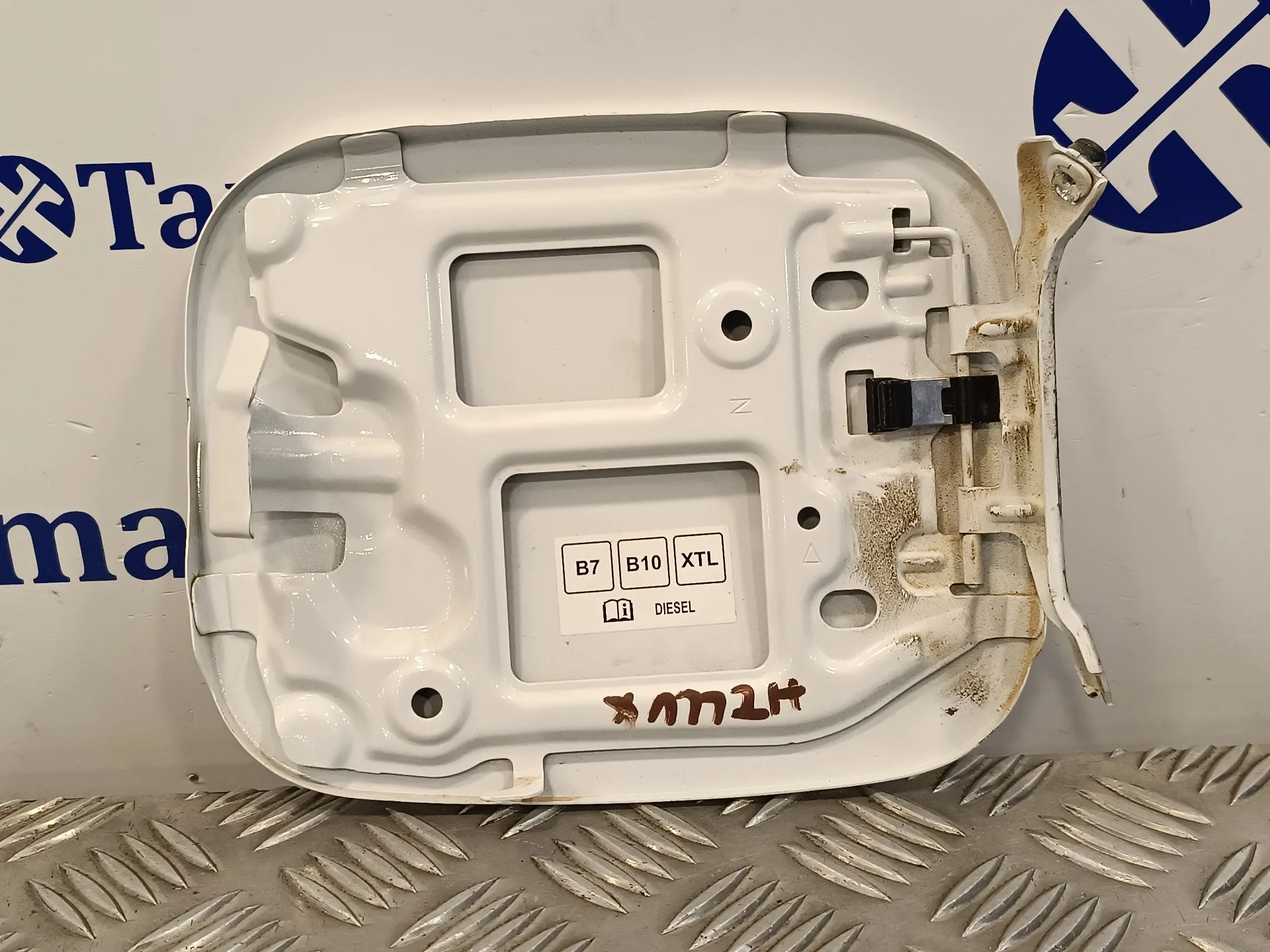 Tapa Exterior Combustible para Toyota Hilux (Kun)