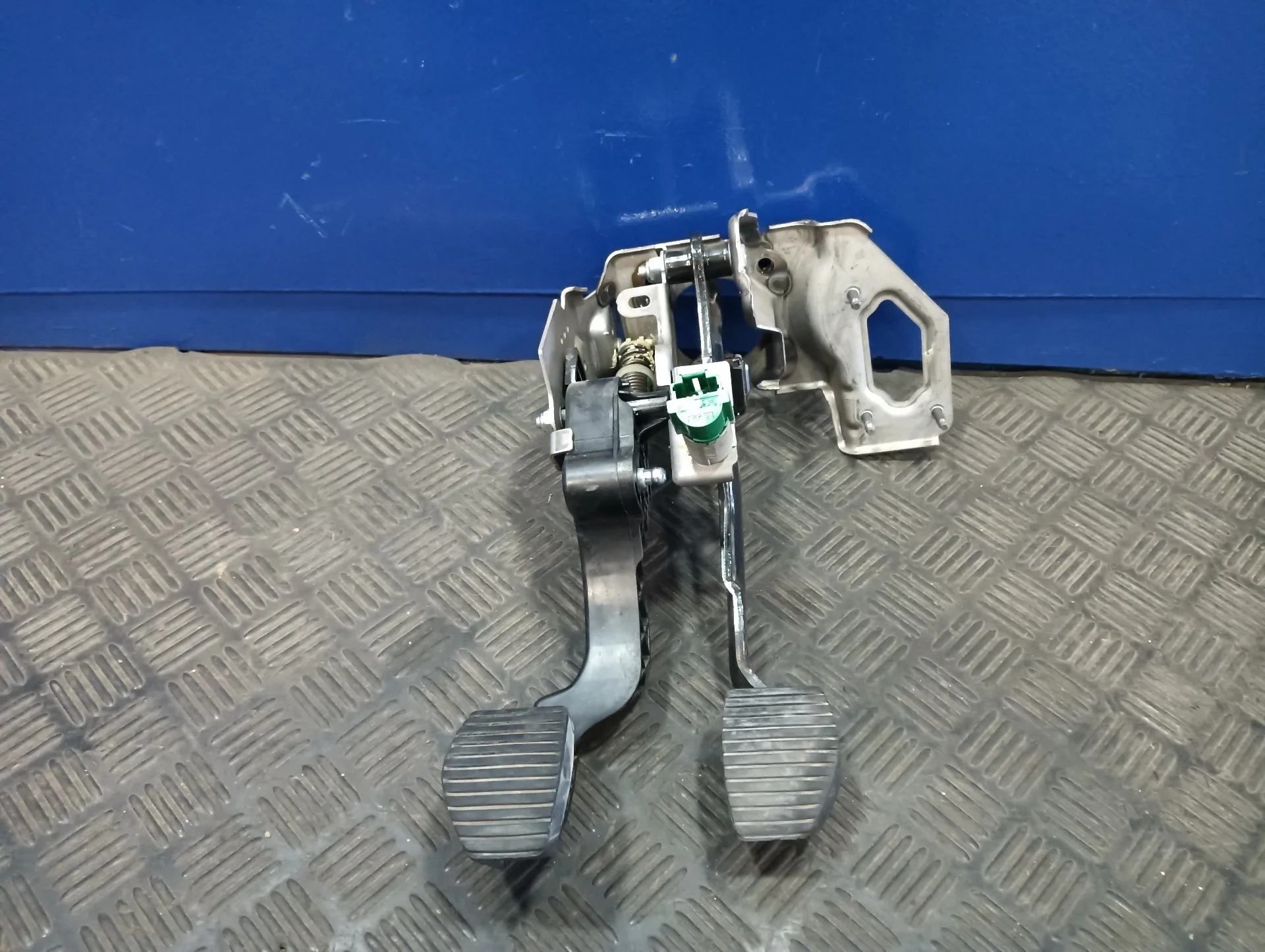 Pedal Embrague para Peugeot 2008 (--.2013->)