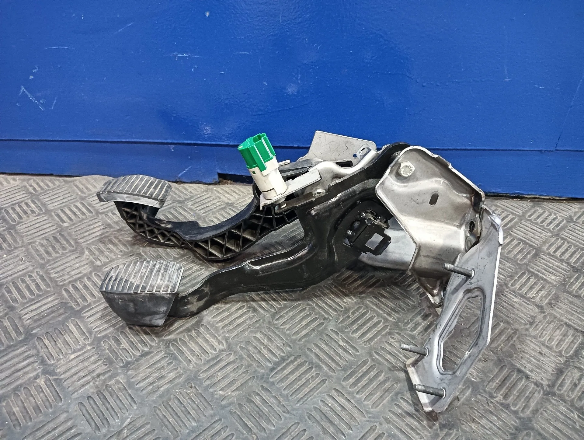 Pedal Embrague para Peugeot 2008 (--.2013->)