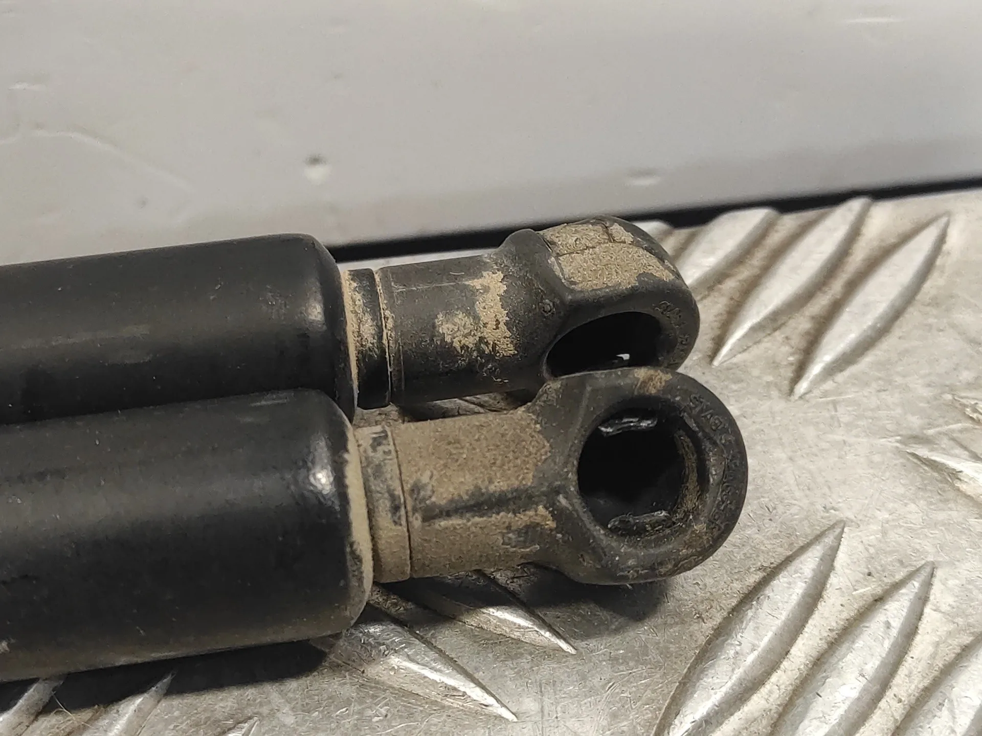 Amortiguadores Maletero / Porton para Bmw X3 (E83)